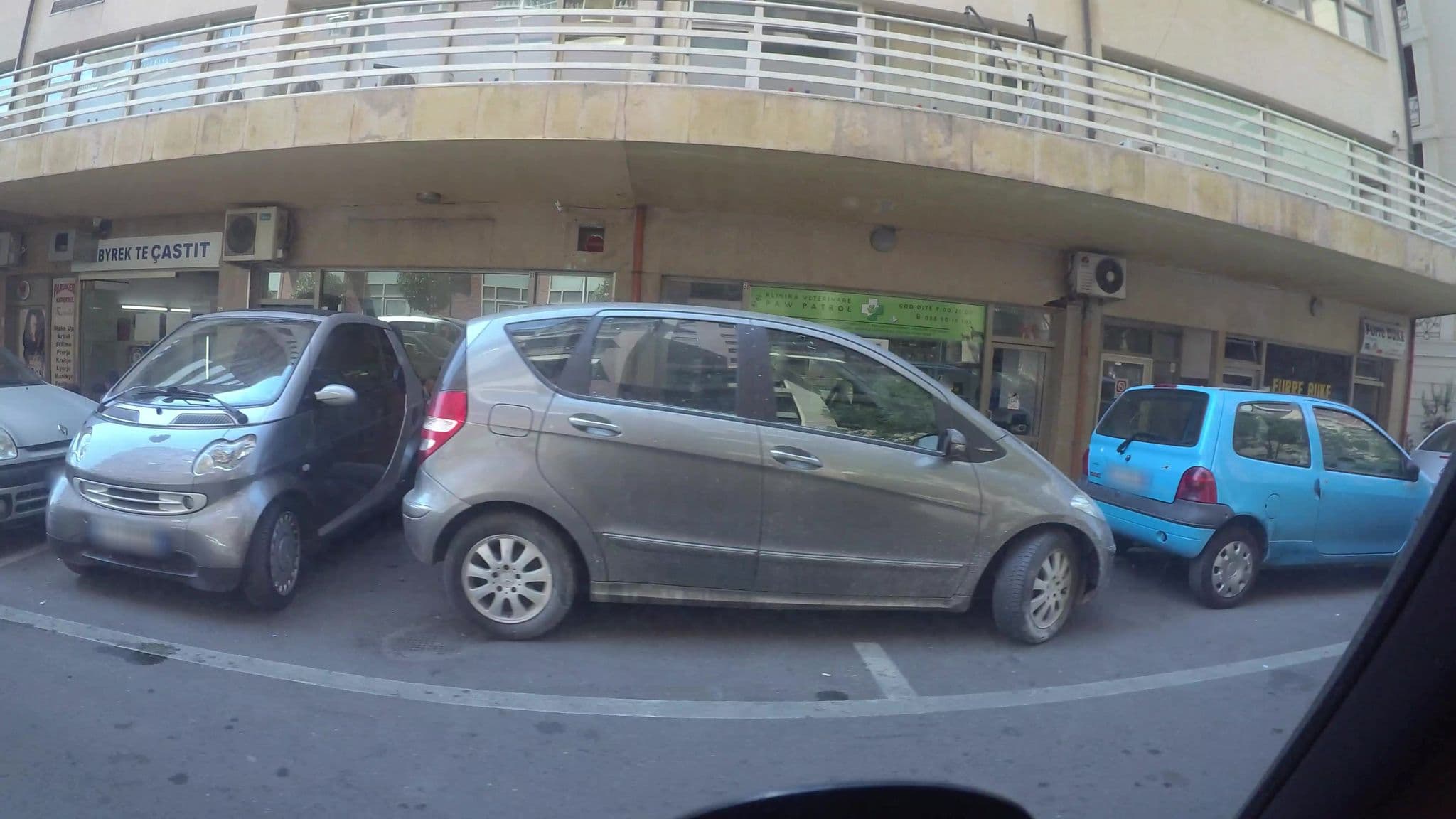 Street view near M & G Hotel, Tirana — © kaart_3 (CC BY-SA · Mapillary)