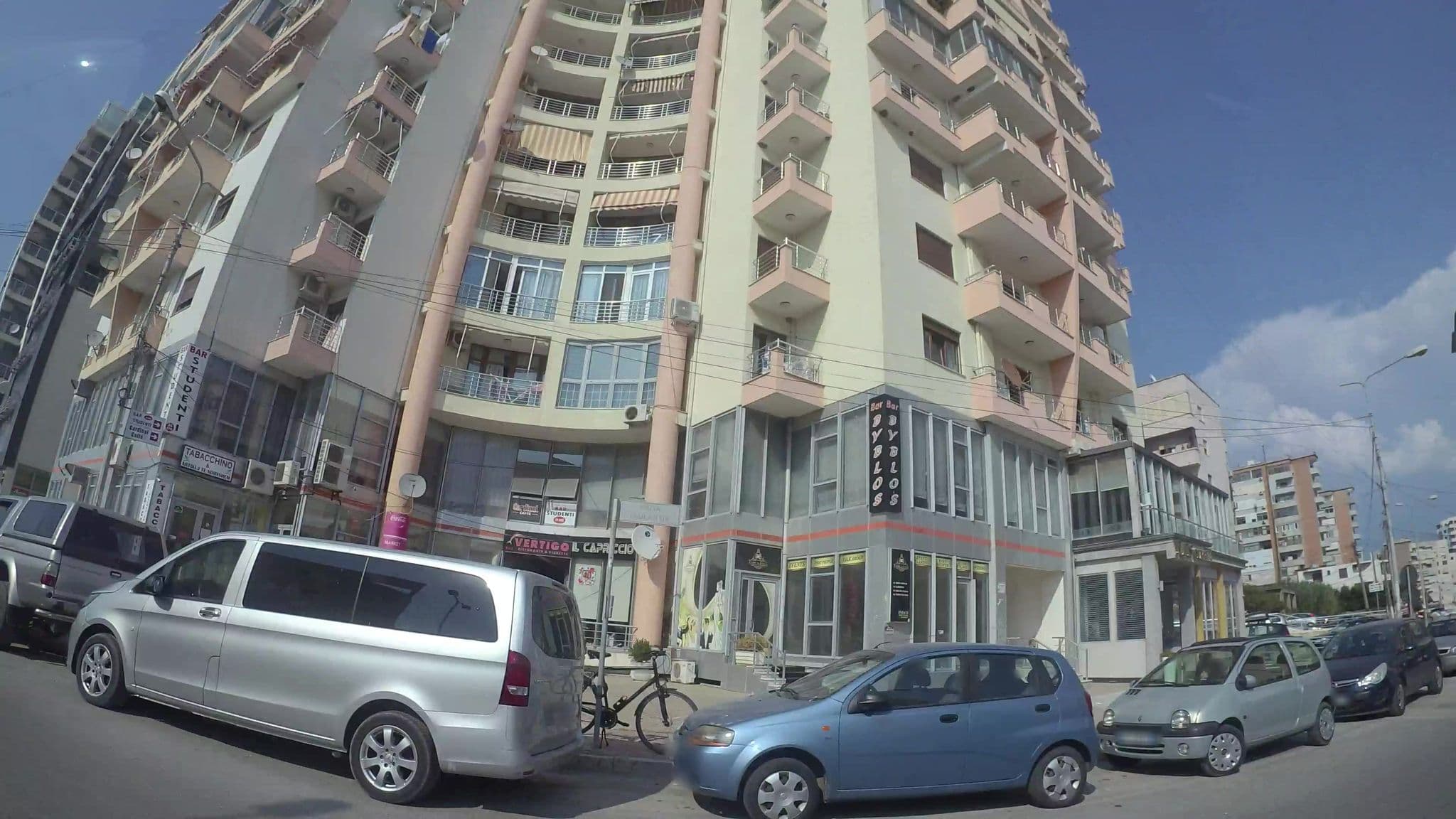 Street view near Nais Beach Hotel, Durrës — © kaart_3 (CC BY-SA · Mapillary)