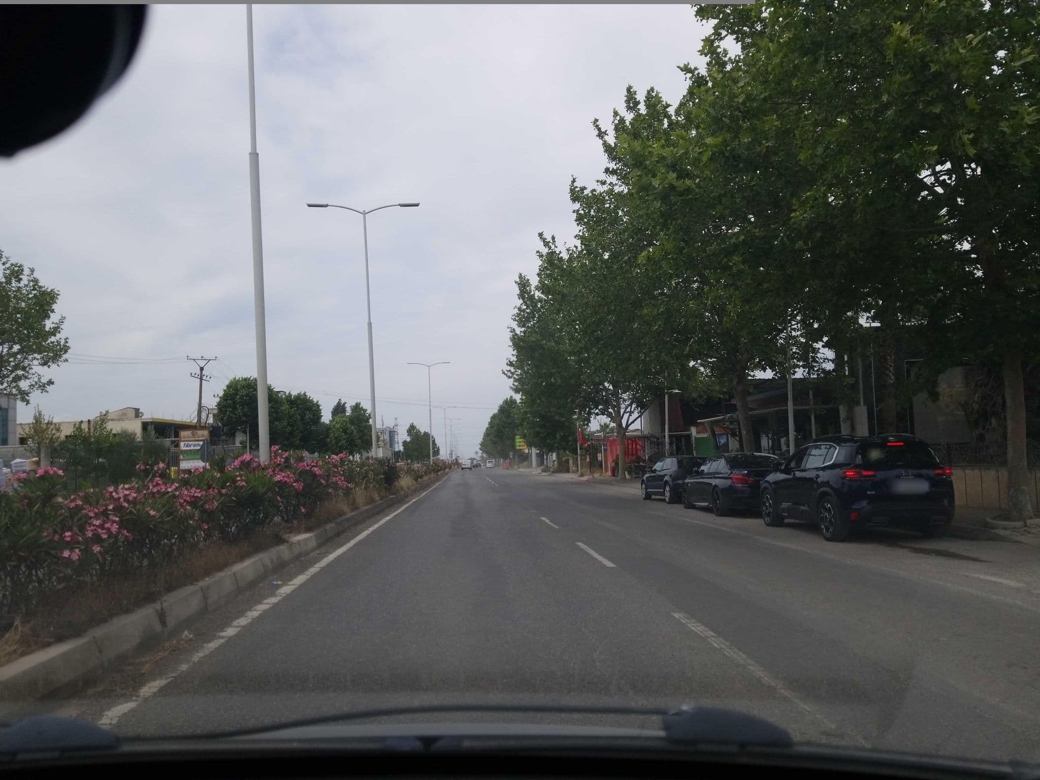 Street view near Britania Hotel, Kamëz — © denisju_osm (CC BY-SA · Mapillary)