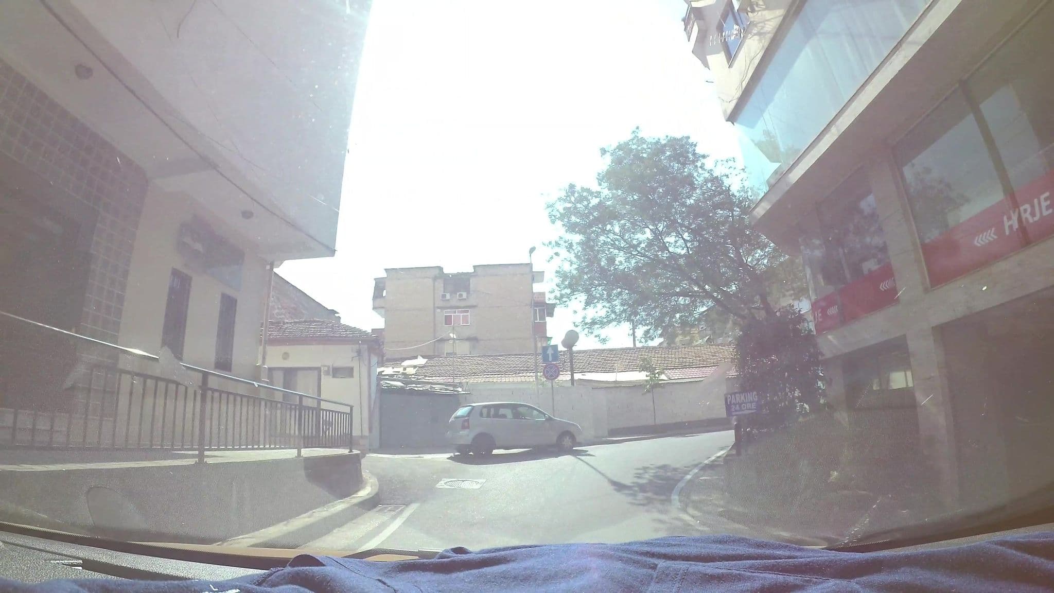 Street view near Mozaic Home, Tirana — © kaart_3 (CC BY-SA · Mapillary)
