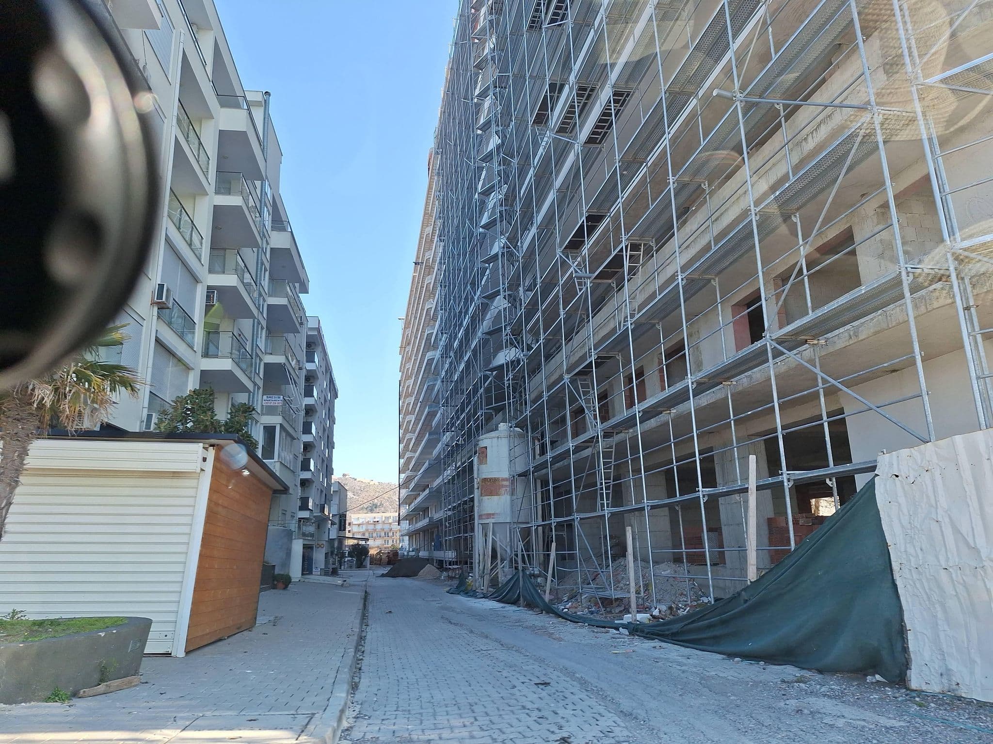 Street view near Blue Apartmens & Hotel Shëngjin, Shëngjin — © denisju_osm (CC BY-SA · Mapillary)