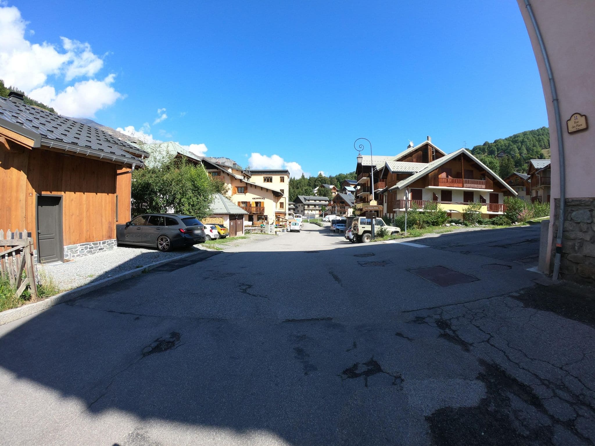 Street view near Le Chardonneret, Valloire