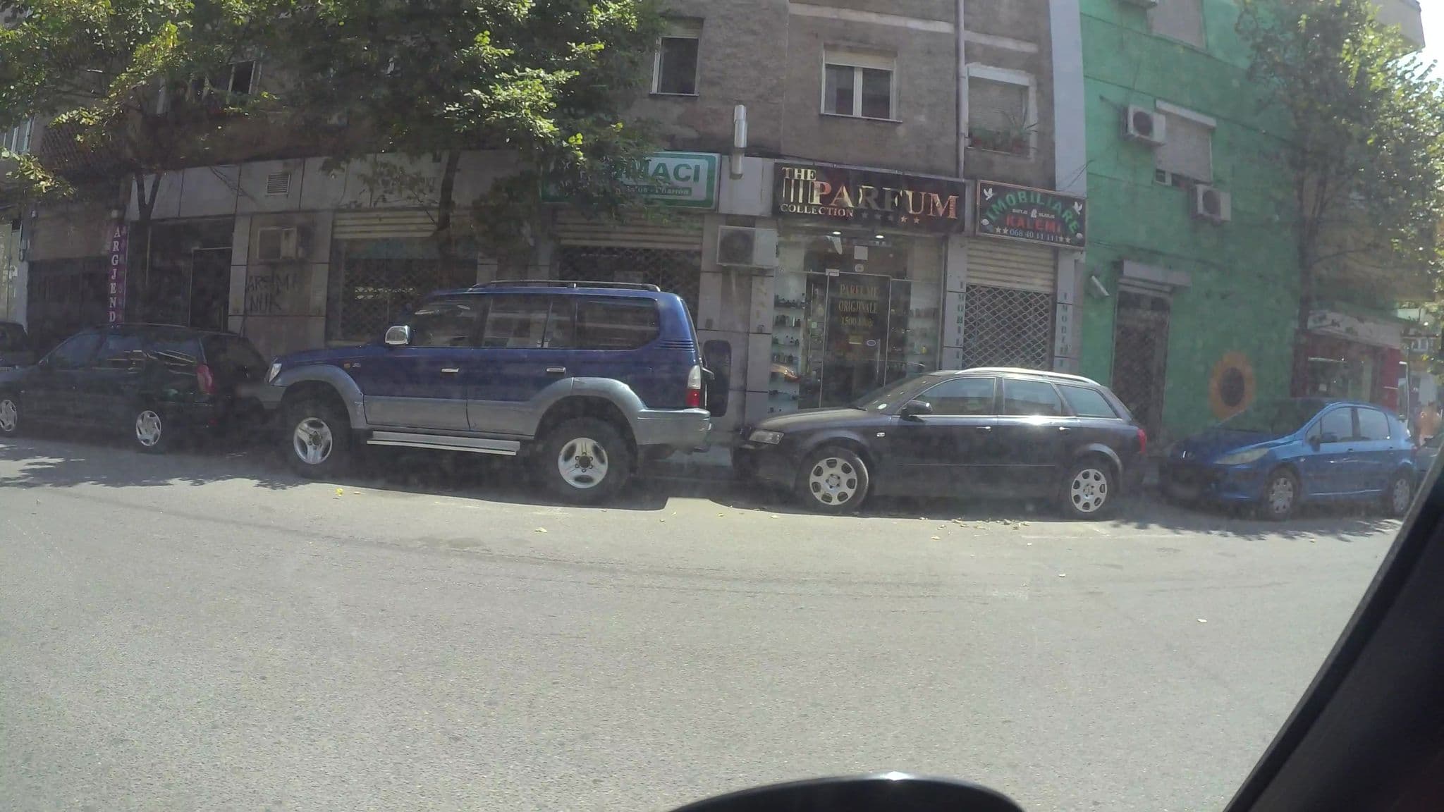 Street view near Tirana's Balconies, Tirana — © kaart_3 (CC BY-SA · Mapillary)