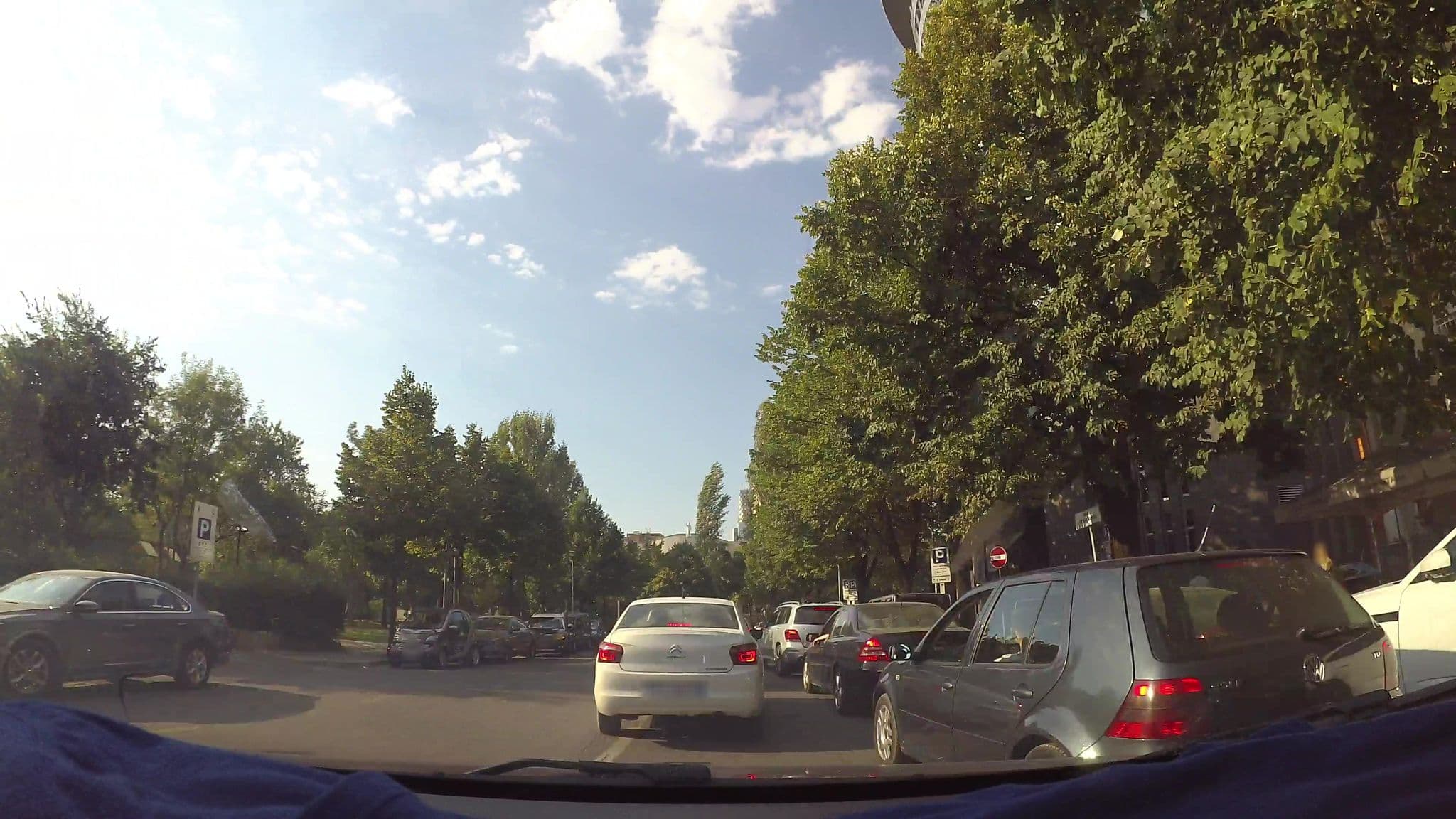 Street view near Vila 3, Tirana — © kaart_3 (CC BY-SA · Mapillary)