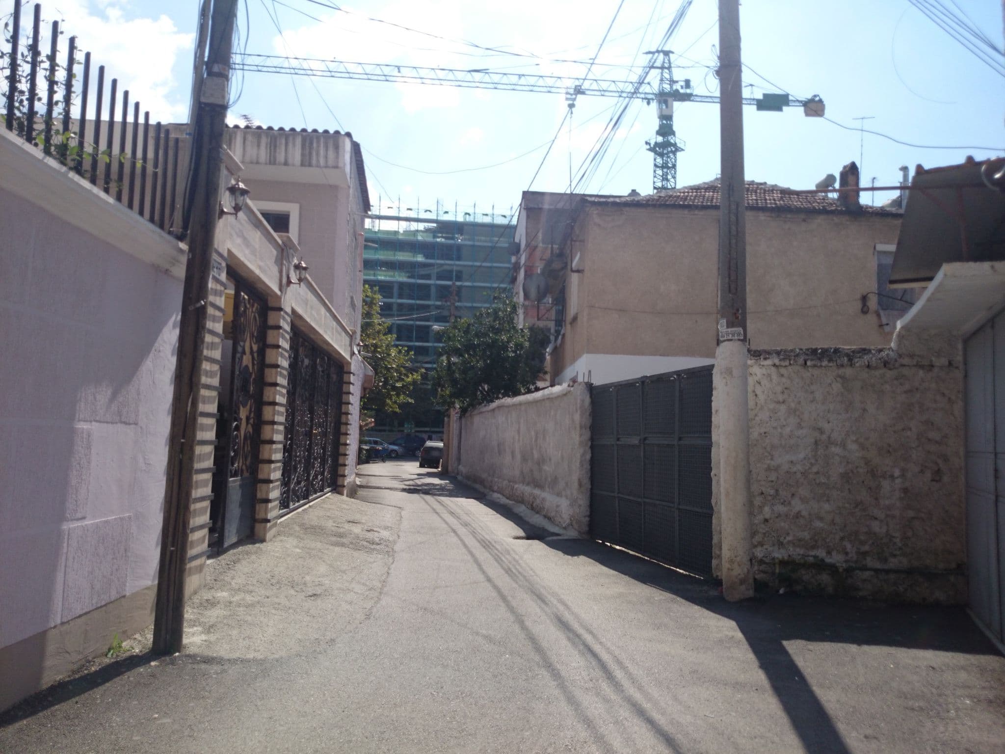 Street view near Vila Alba Hotel, Tirana — © malenki (CC BY-SA · Mapillary)
