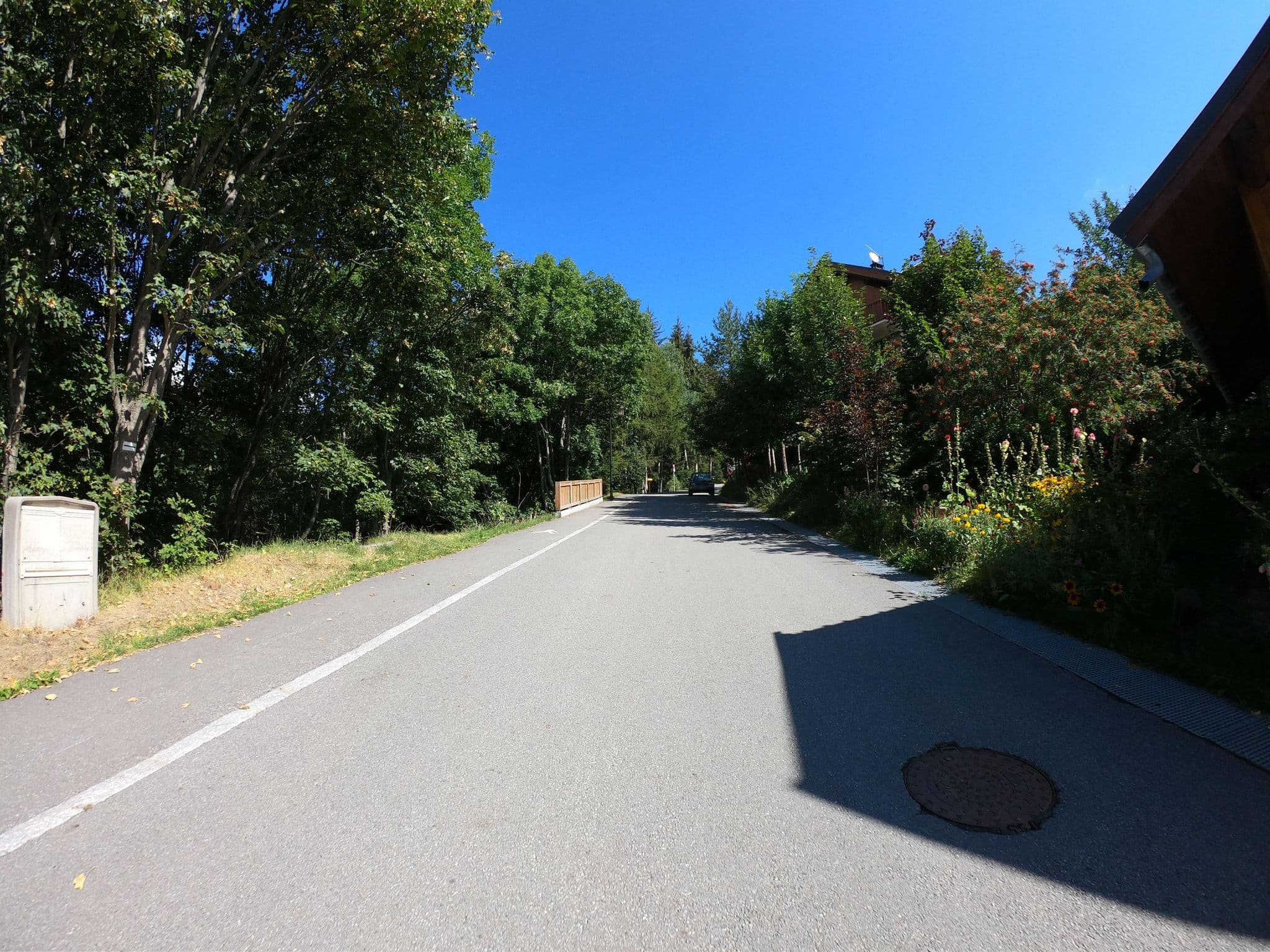 Street view near Les Agneaux, Valloire