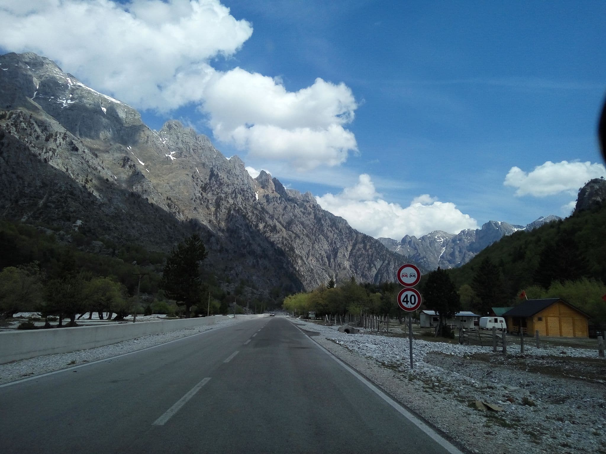 Street view near Center Park Valbona Bujtina Restaurant & Coffee, Bajram Curri — © ardob11 (CC BY-SA · Mapillary)