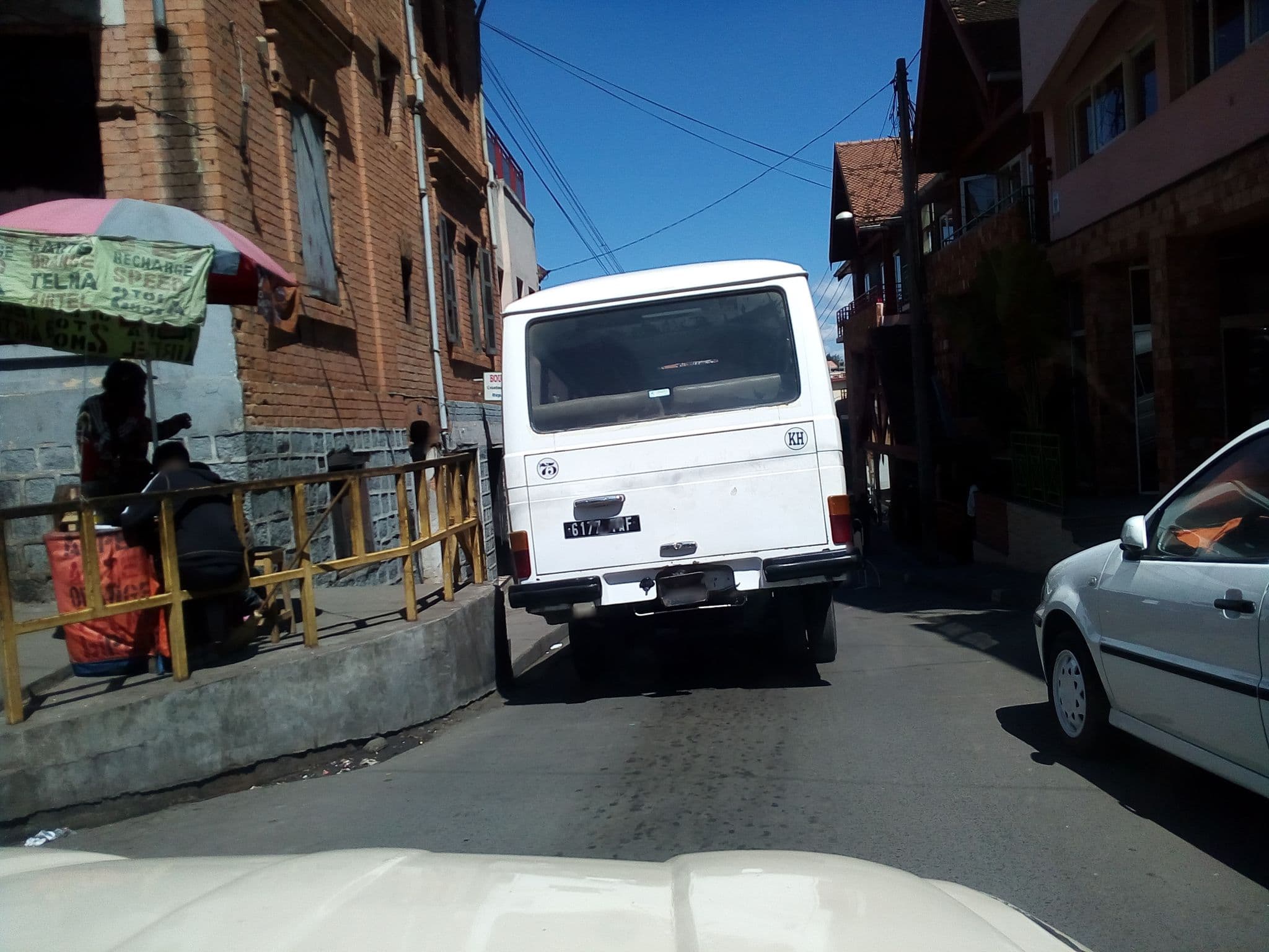 Street view near Hotel Le Royal Palisandre, Antananarivo — © eric_s (CC BY-SA · Mapillary)