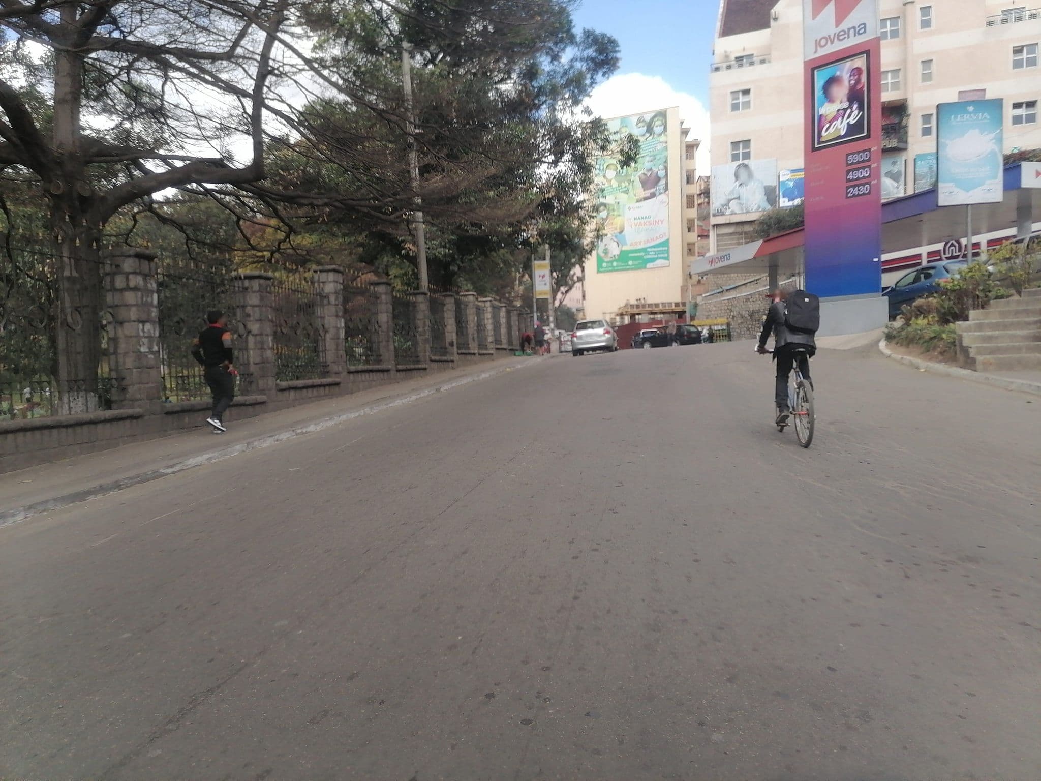 Street view near Radisson, Antananarivo — © mensanh (CC BY-SA · Mapillary)