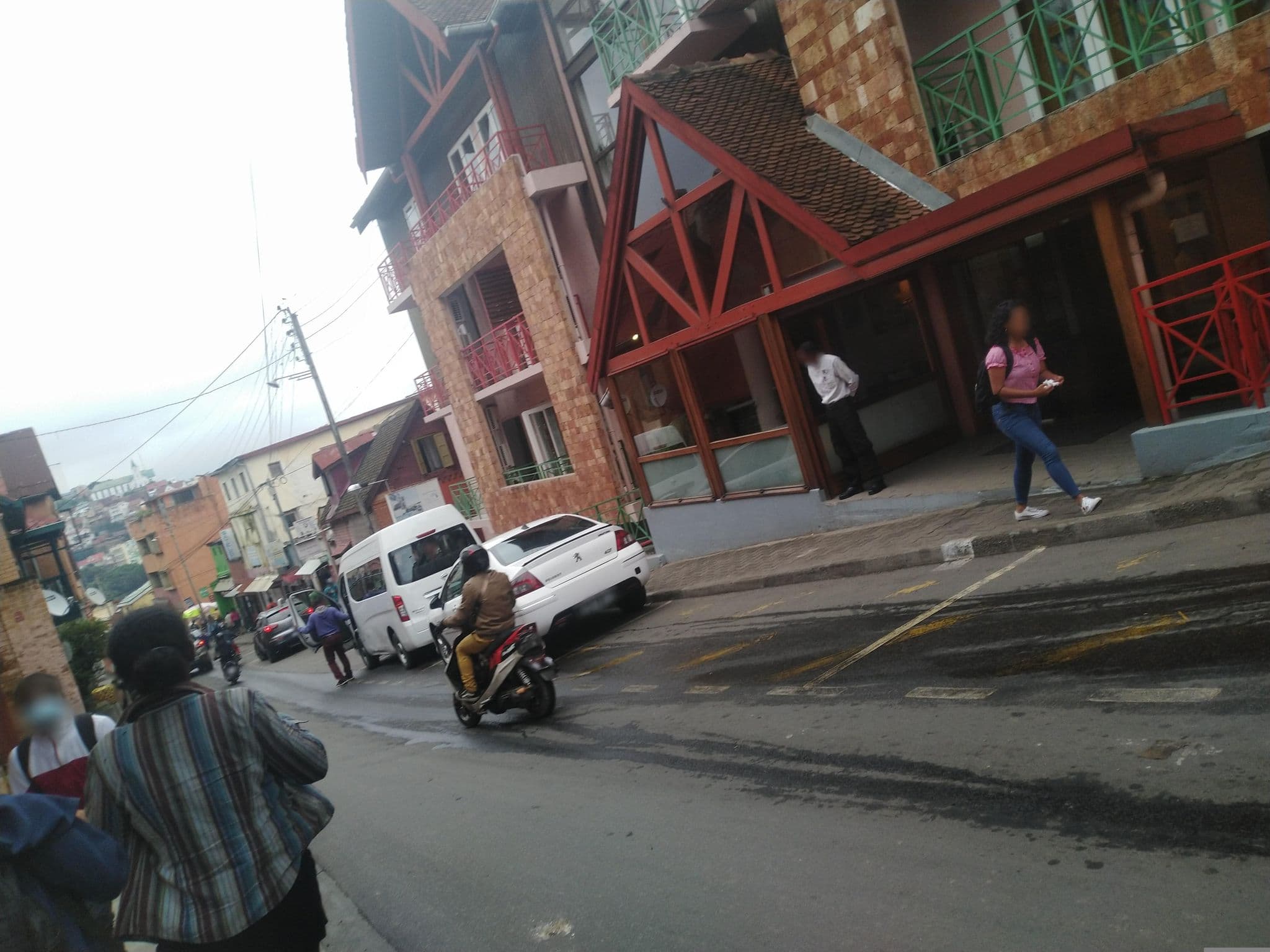 Street view near Hôtel Palissandre, Antananarivo — © RatsimbazafyEloi (CC BY-SA · Mapillary)