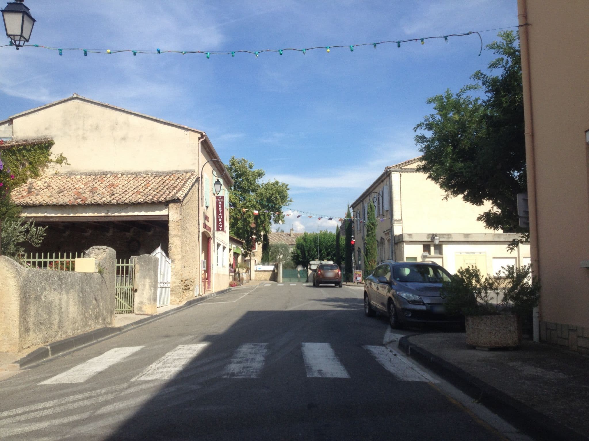 Street view near Les Dentelles, Vacqueyras — © zimmy (CC BY-SA · Mapillary)