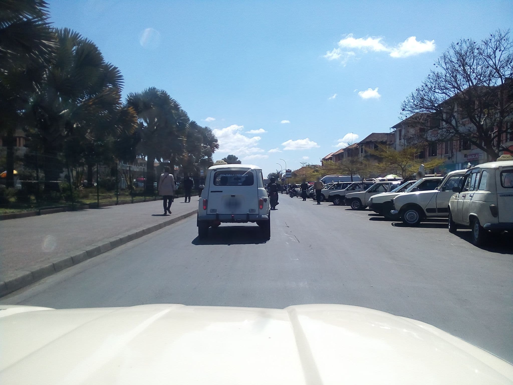 Street view near Hotel Le Glacier, Antananarivo — © eric_s (CC BY-SA · Mapillary)