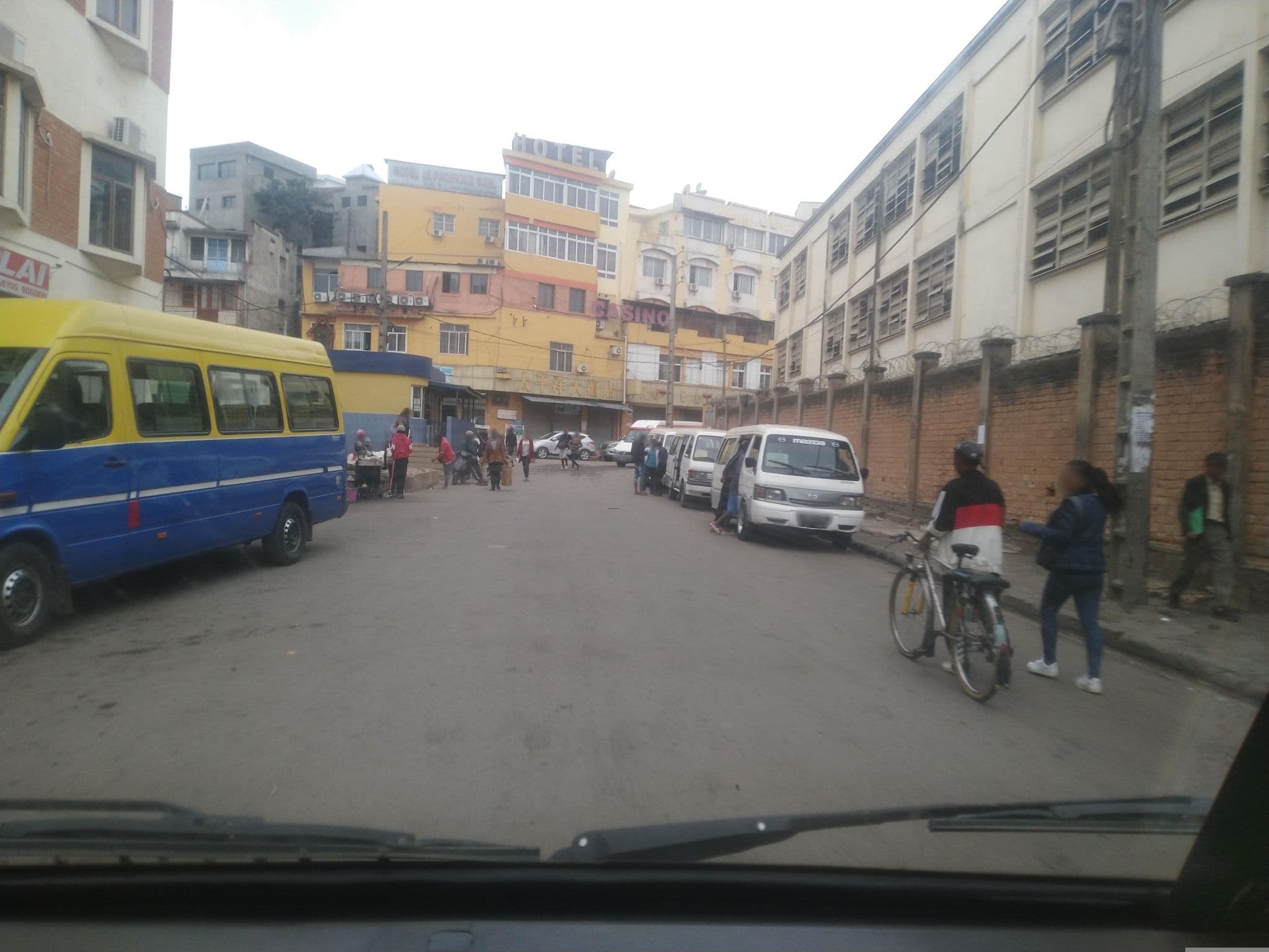 Street view near Jinhai Hotel, Antananarivo — © RatsimbazafyEloi (CC BY-SA · Mapillary)