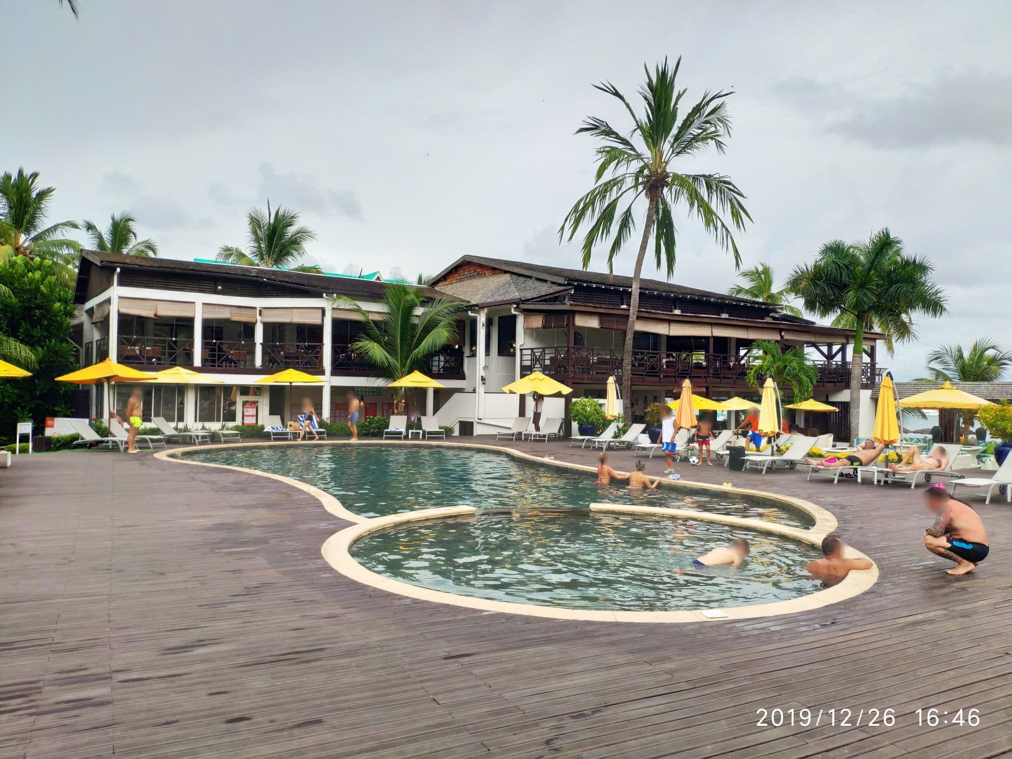 Street view near Royal Beach, Hell-Ville — © km2bp (CC BY-SA · Mapillary)