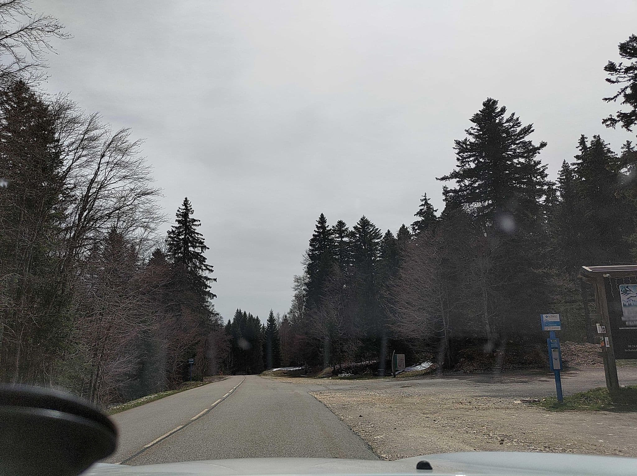Street view near Aire de bivouac - véhicule, Méry — © MatthieuF4FNE (CC BY-SA · Mapillary)