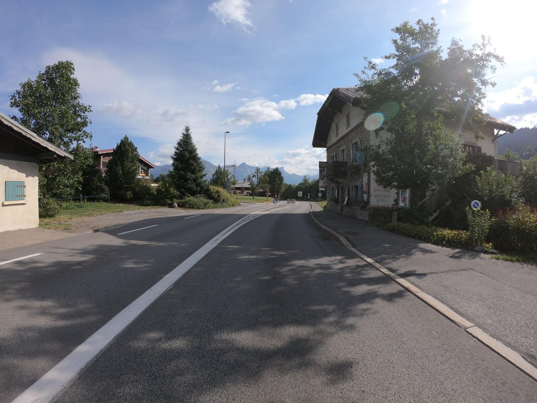 Street view near Les Demies Lunes, Combloux — © joostjakob (CC BY-SA · Mapillary)