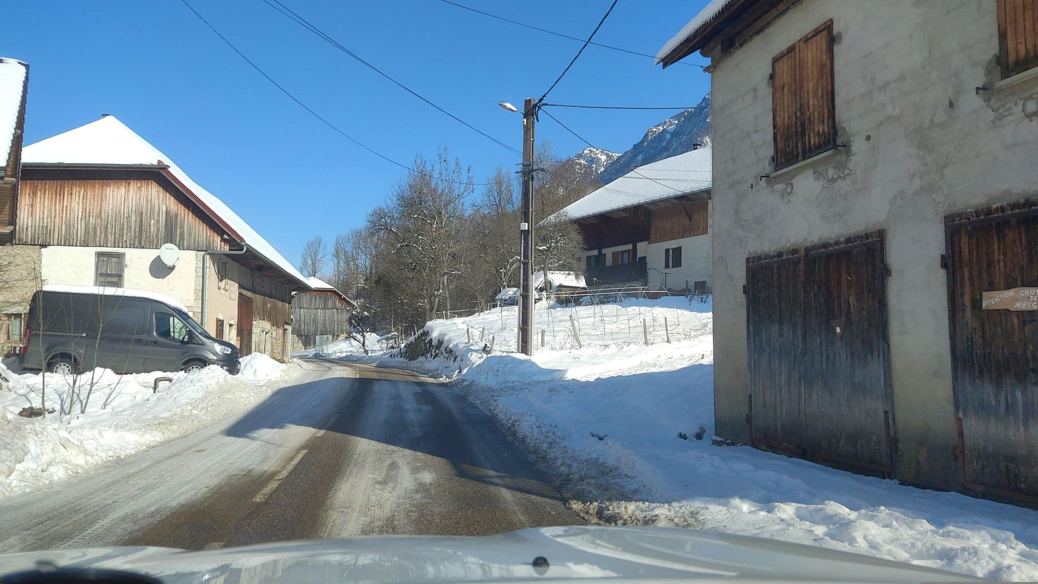 Street view near Les Crocus, Barby — © MatthieuF4FNE (CC BY-SA · Mapillary)