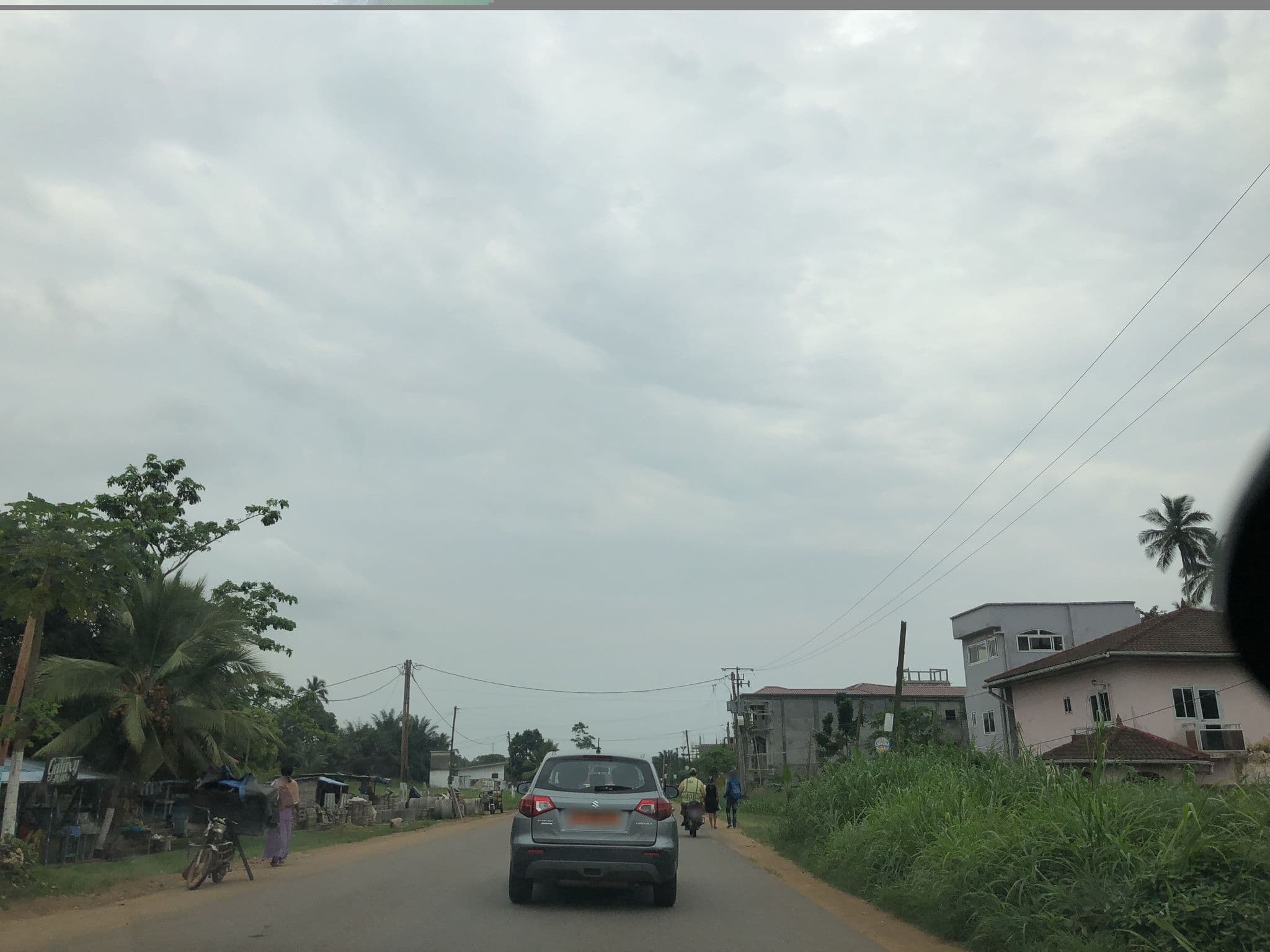Street view near La Marée Hotel (Batiment Principal), Kribi — © peltiern (CC BY-SA · Mapillary)