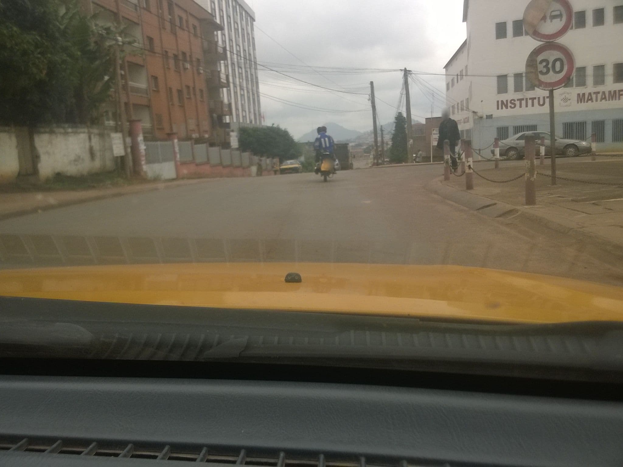 Street view near Piscine Hotel Franco, Yaoundé — © seraphin_a (CC BY-SA · Mapillary)