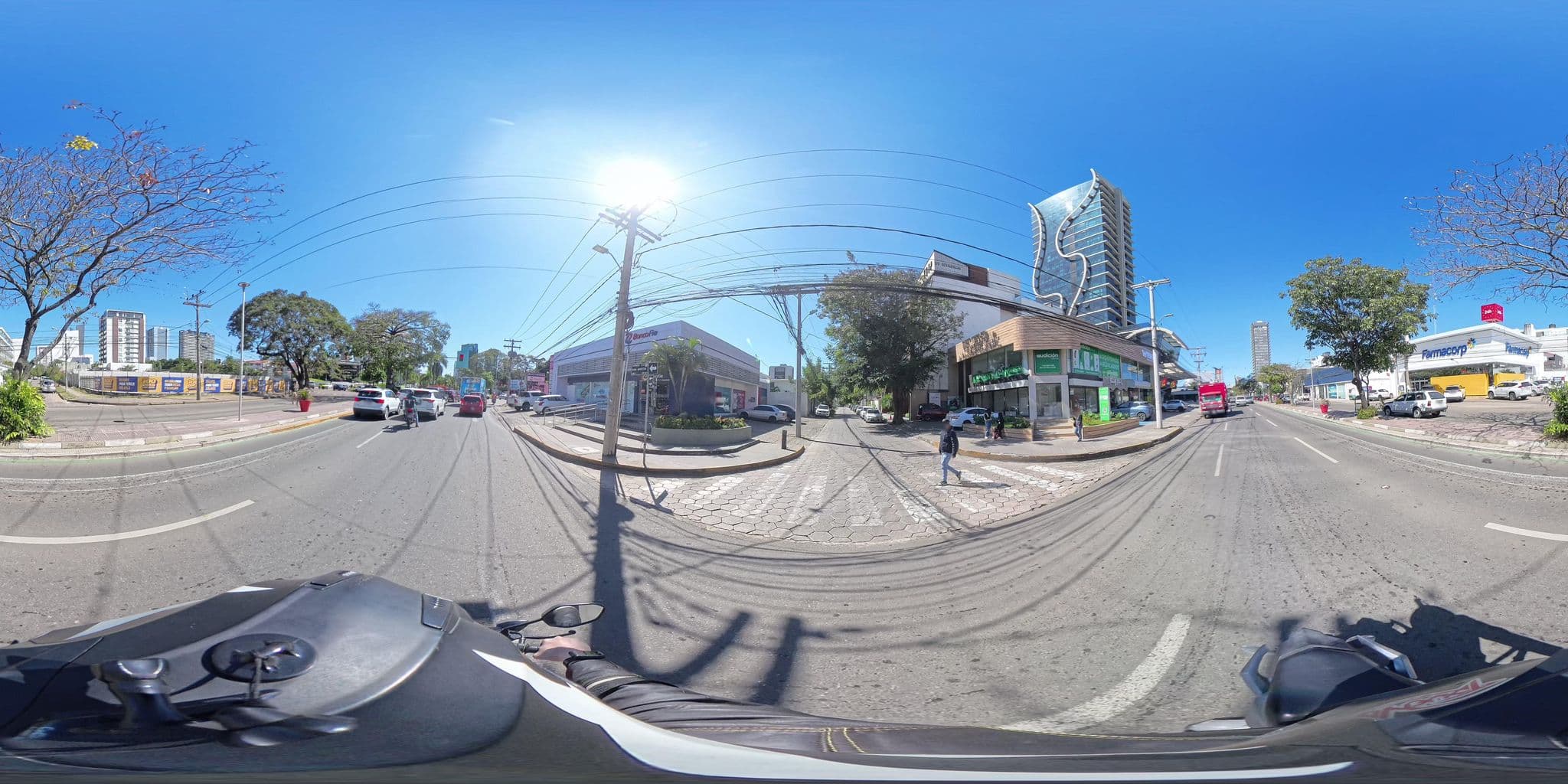Street view near TRYP by Wyndham Santa Cruz, Santa Cruz de la Sierra — © Wakamolee (CC BY-SA · Mapillary)