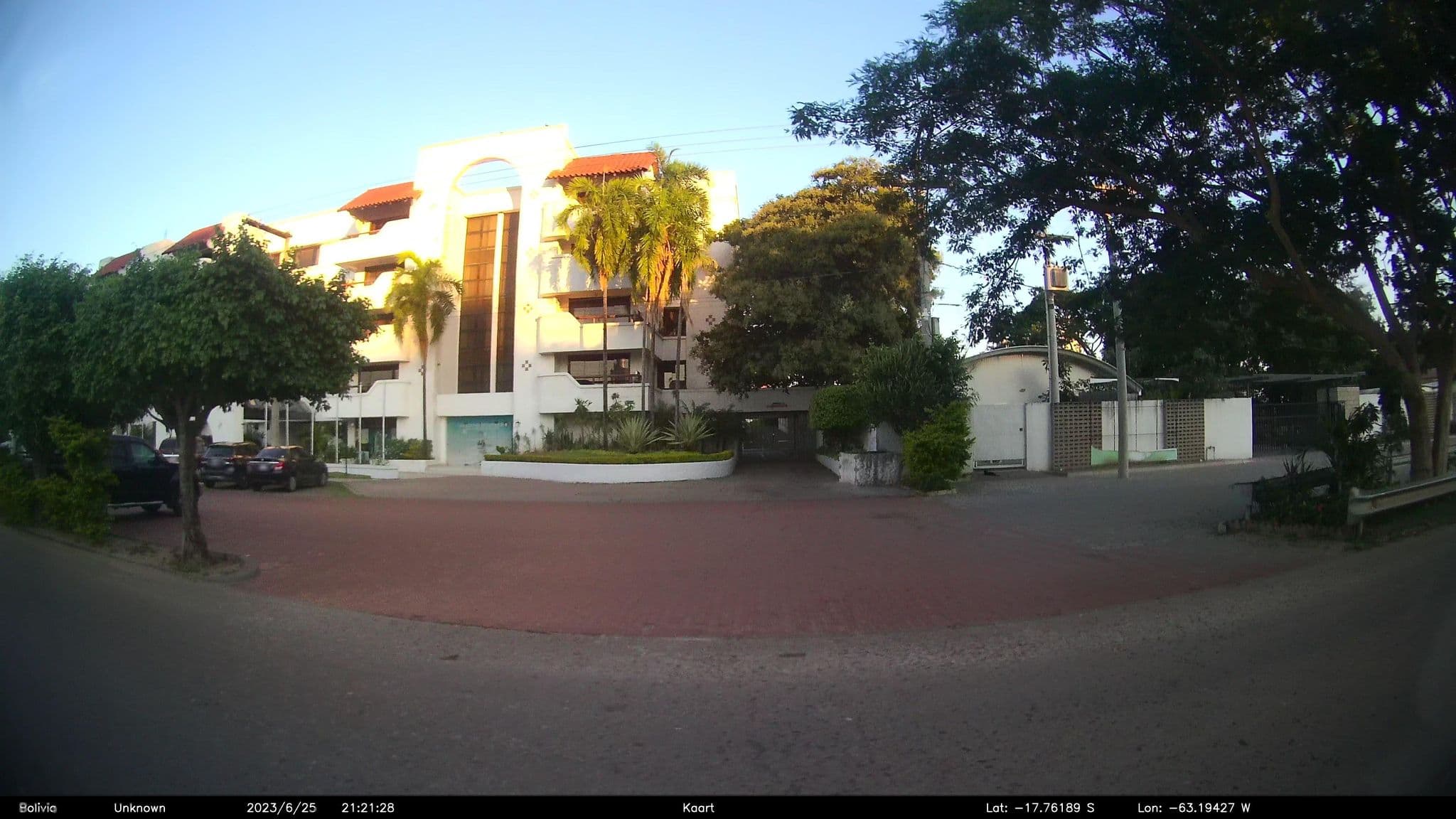 Street view near Hotel Casa Blanca, Santa Cruz de la Sierra — © kaart_2 (CC BY-SA · Mapillary)