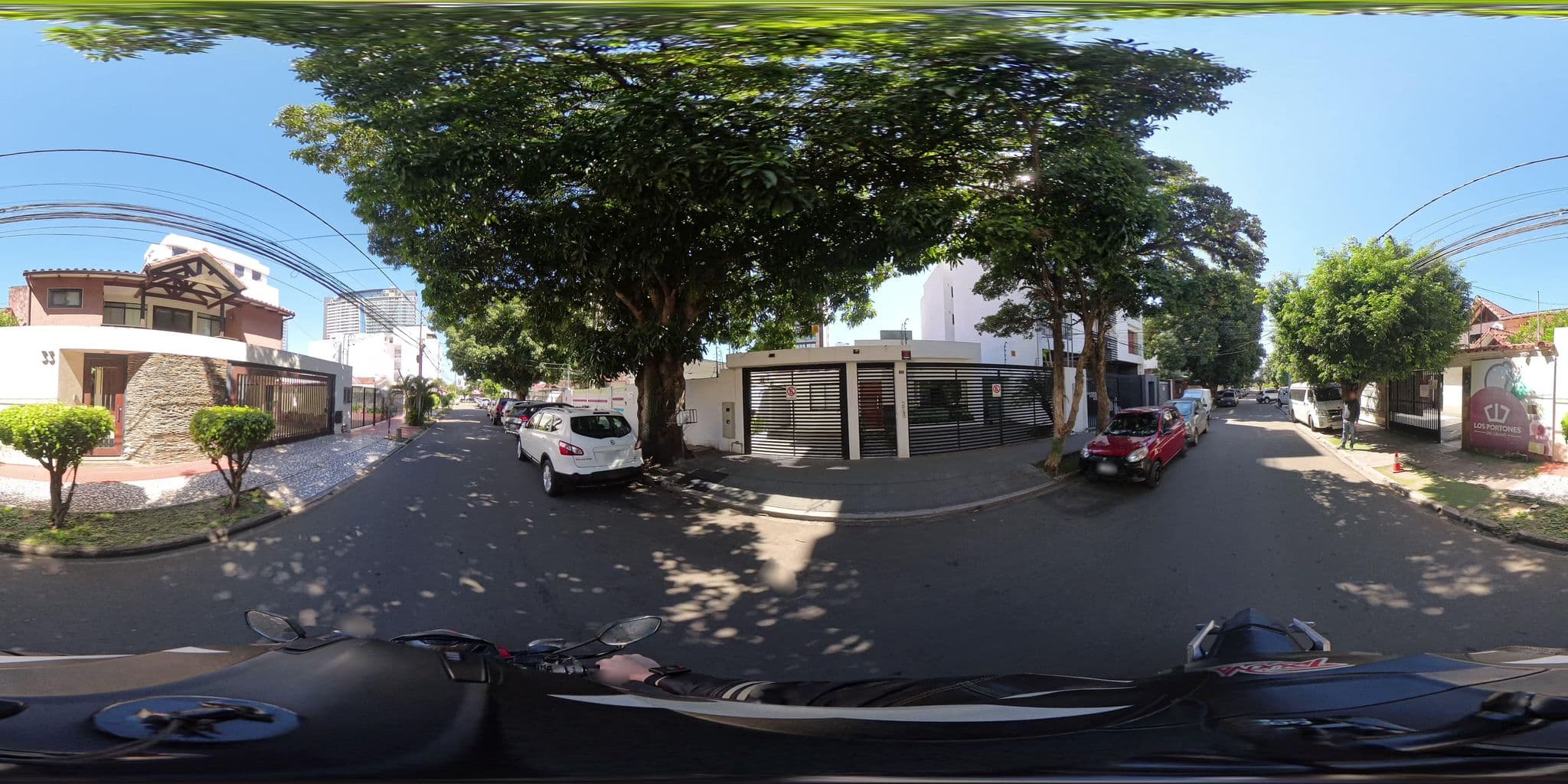 Street view near Apart Hotel Premium Suites, Santa Cruz de la Sierra — © Wakamolee (CC BY-SA · Mapillary)