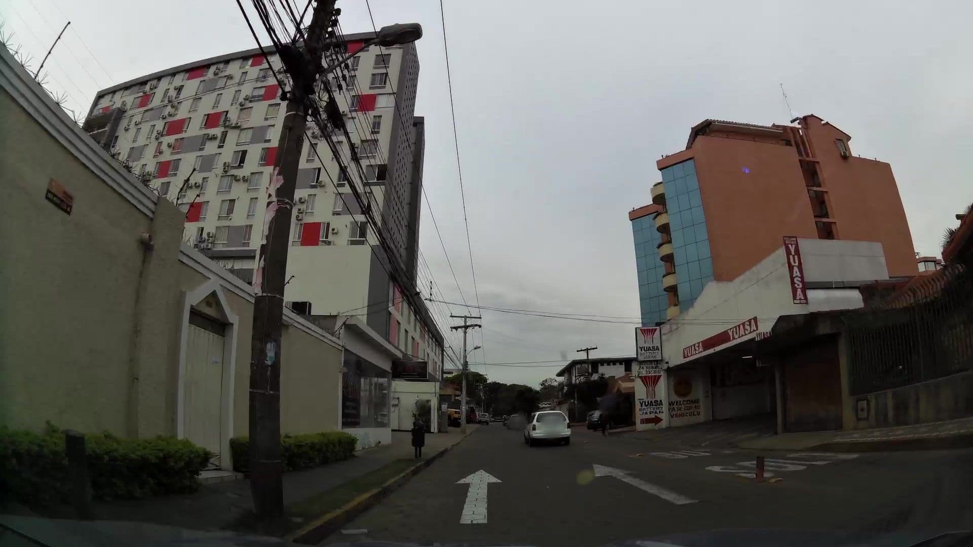 Street view near Best Western House Inn & Suites, Santa Cruz de la Sierra — © kaartcam (CC BY-SA · Mapillary)