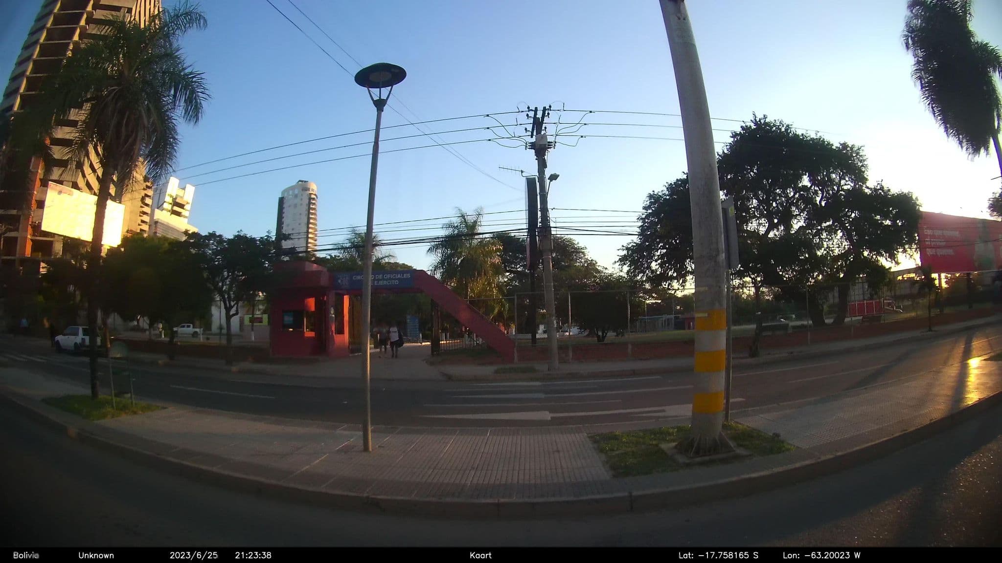 Street view near Circulo de Oficiales del Ejercito, Santa Cruz de la Sierra — © kaart_2 (CC BY-SA · Mapillary)