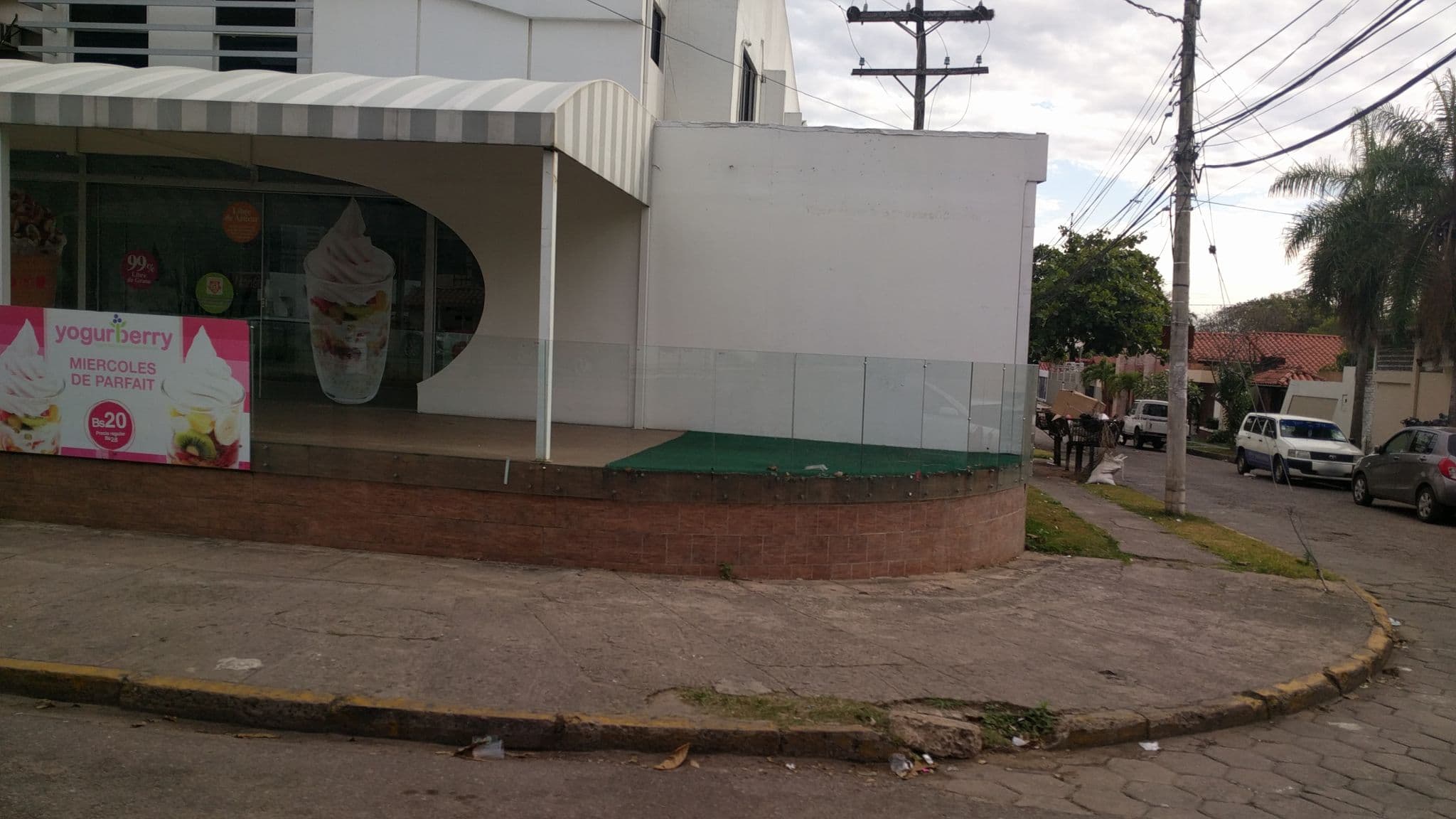 Street view near Hotel Caparuch, Santa Cruz de la Sierra — © yoviajo (CC BY-SA · Mapillary)
