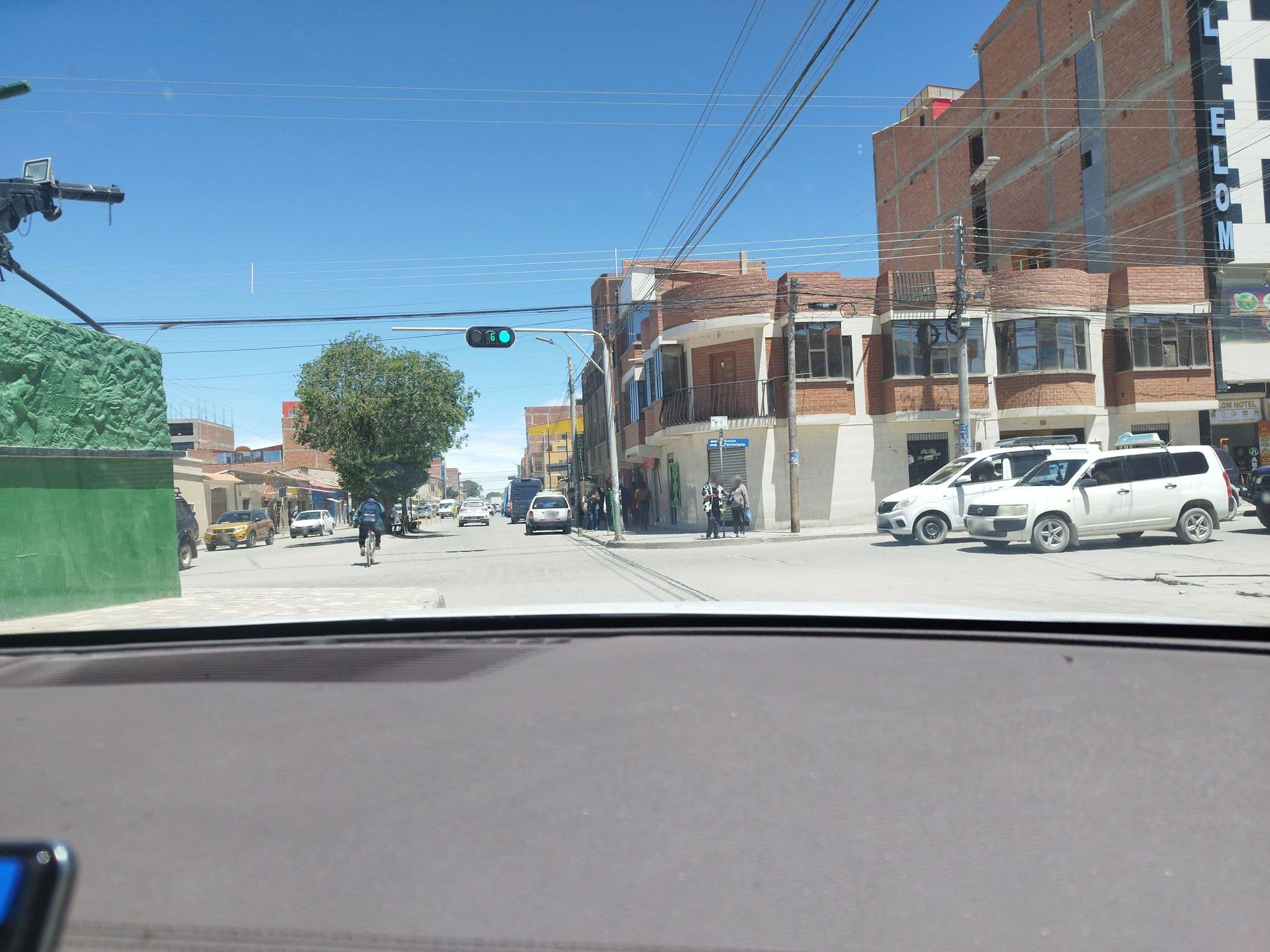 Street view near Hotel Los Tholas, Uyuni — © rodolfovar (CC BY-SA · Mapillary)