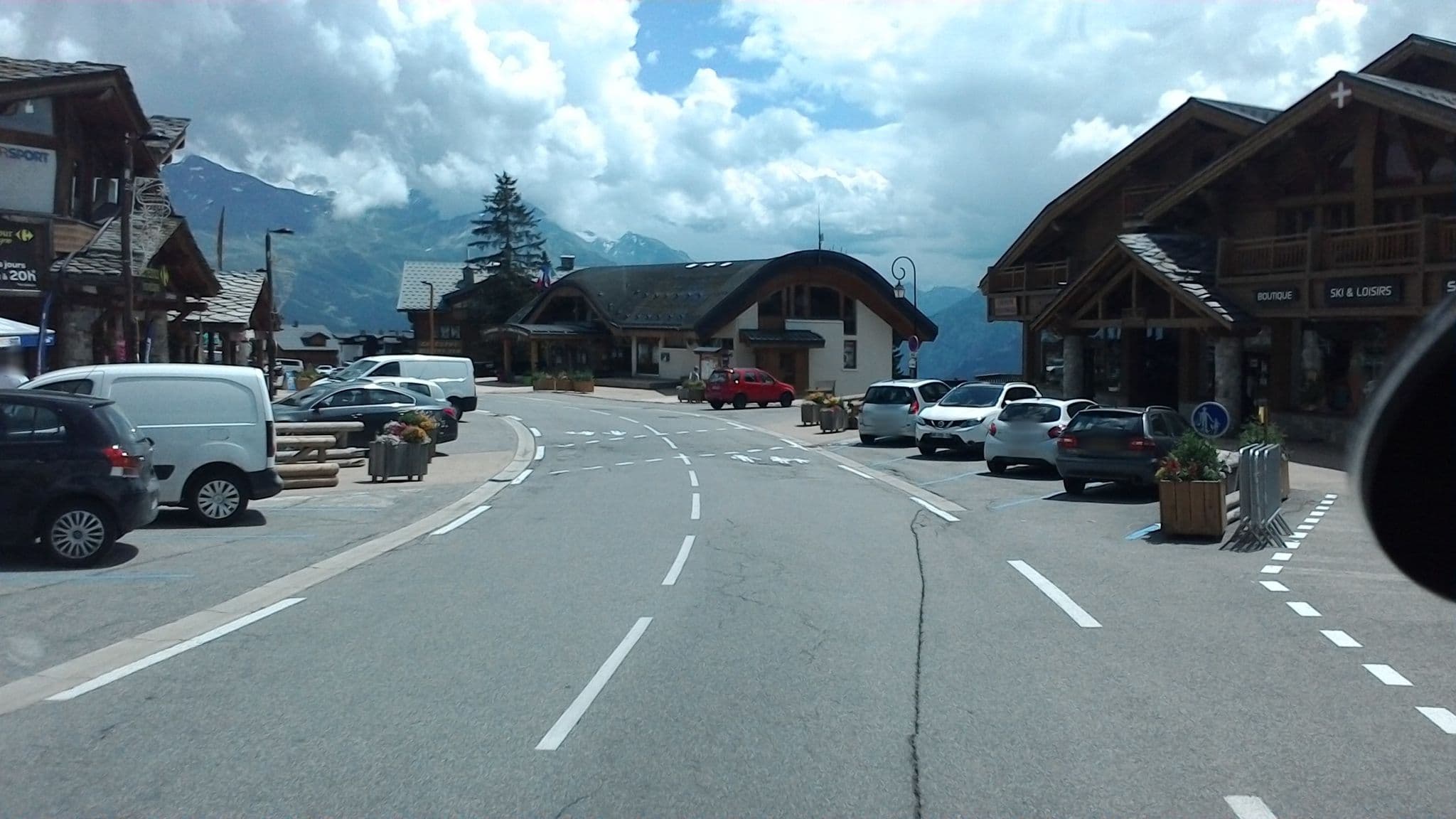 Street view near CGH Résidences & Spas - Résidence Boutique Le Lodge Hemera, Séez