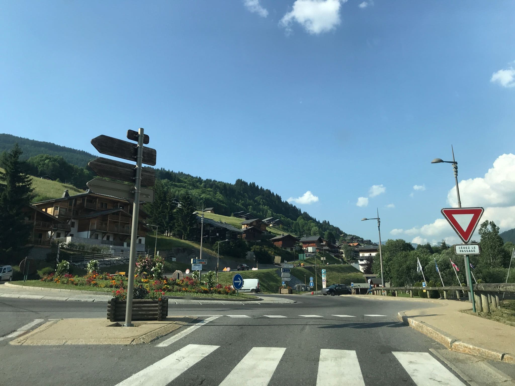 Street view near Le Chinfrey, Les Gets — © pgiraud (CC BY-SA · Mapillary)