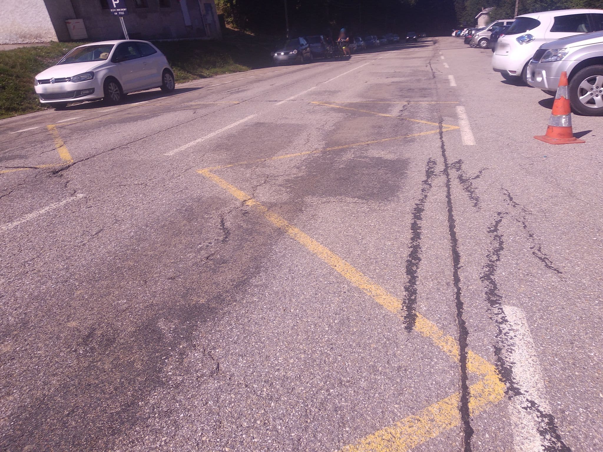 Street view near Chalet Jaune Chartreuse, Le Sappey-en-Chartreuse — © quiwy (CC BY-SA · Mapillary)