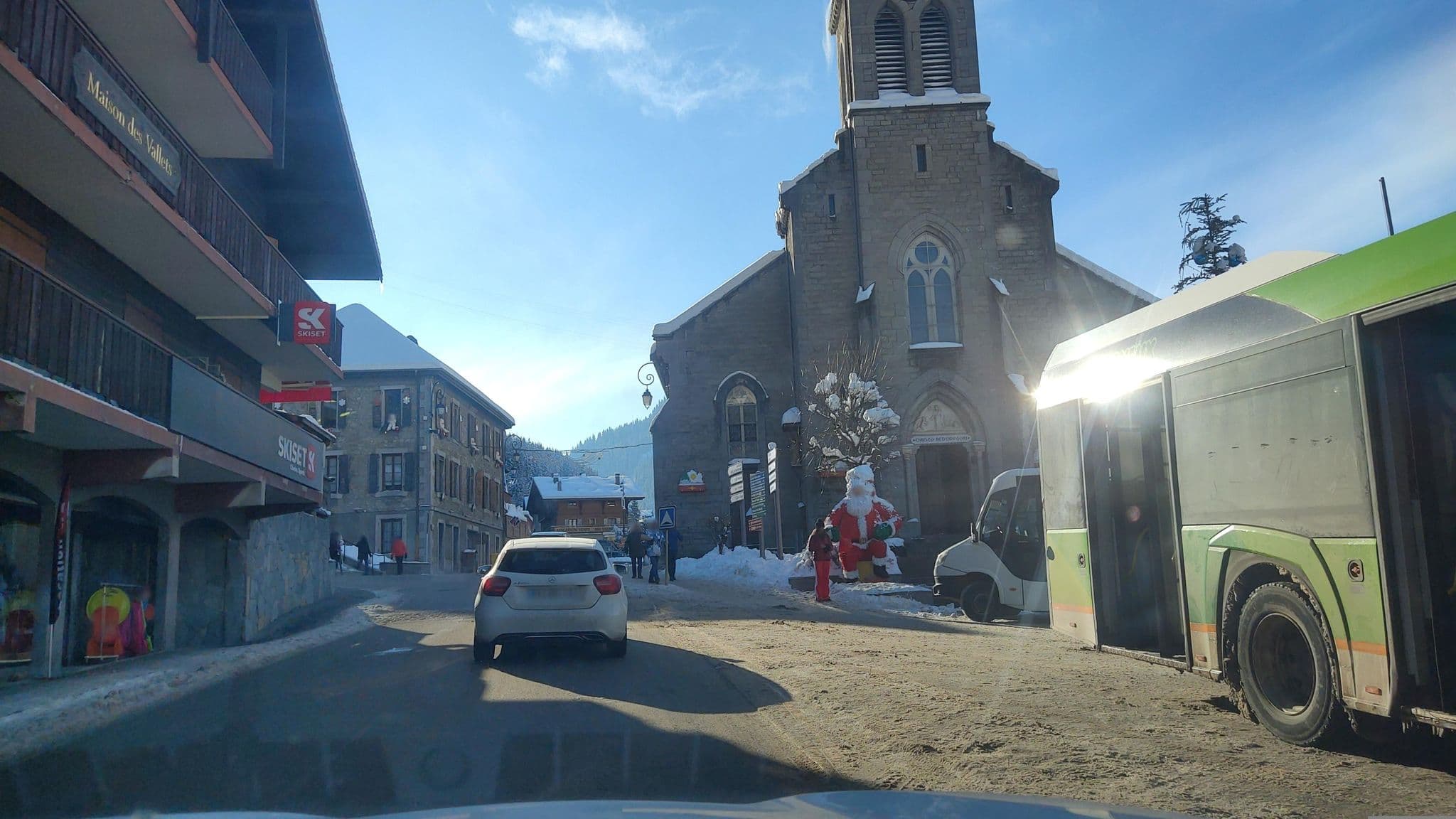 Street view near Les Armaillis, Châtel — © MatthieuF4FNE (CC BY-SA · Mapillary)
