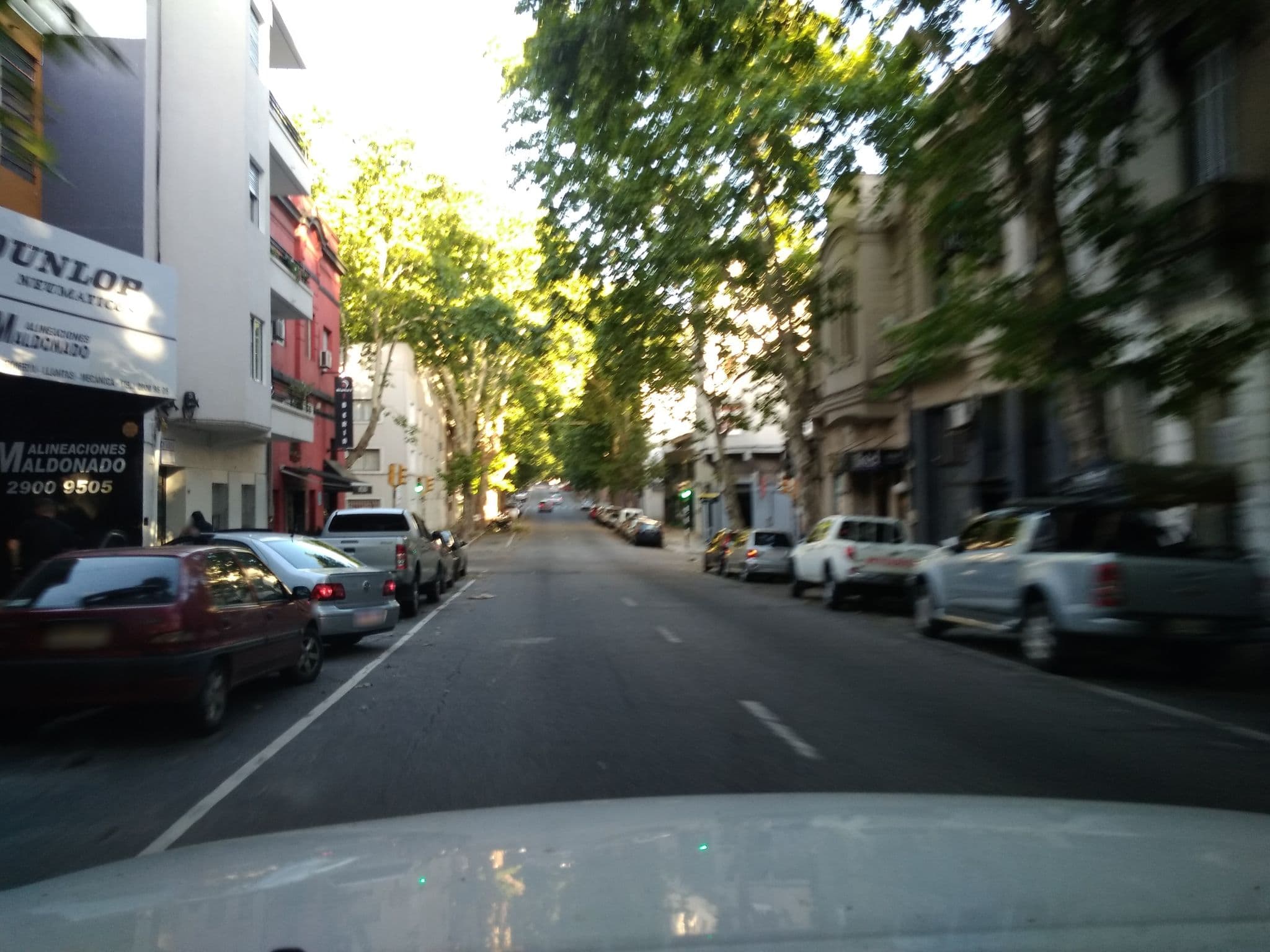 Street view near The Place Hotel, Montevideo — © viniv (CC BY-SA · Mapillary)