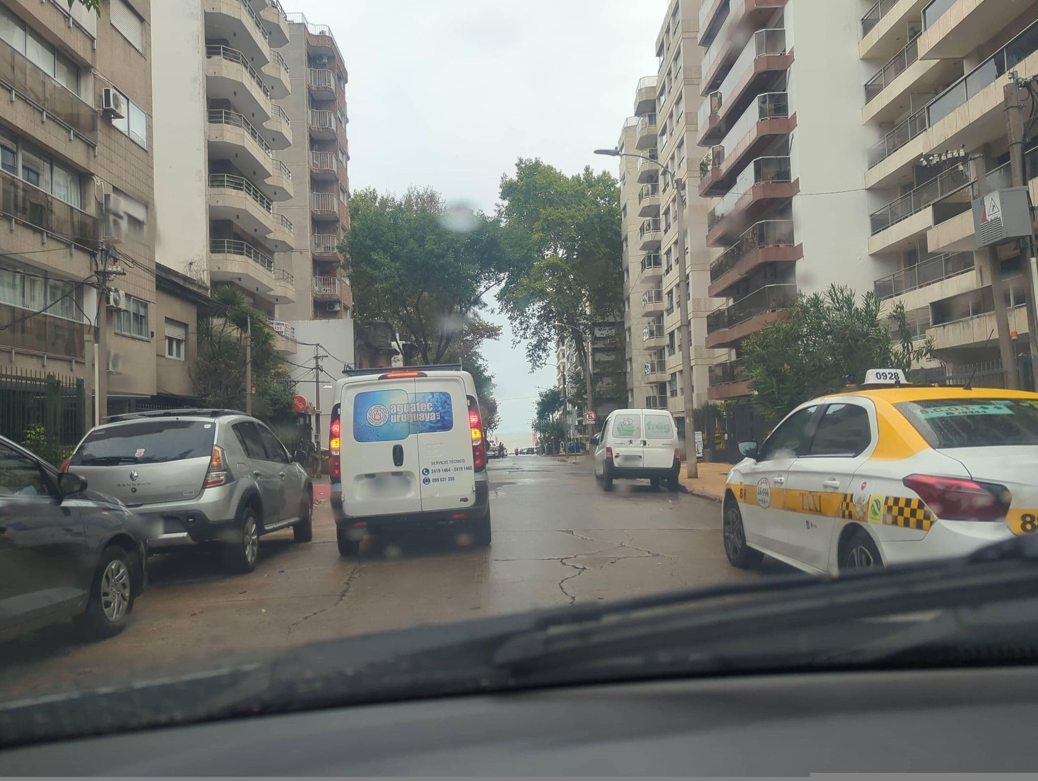 Street view near Punto Berro Hostel, Montevideo — © sirgabouy (CC BY-SA · Mapillary)