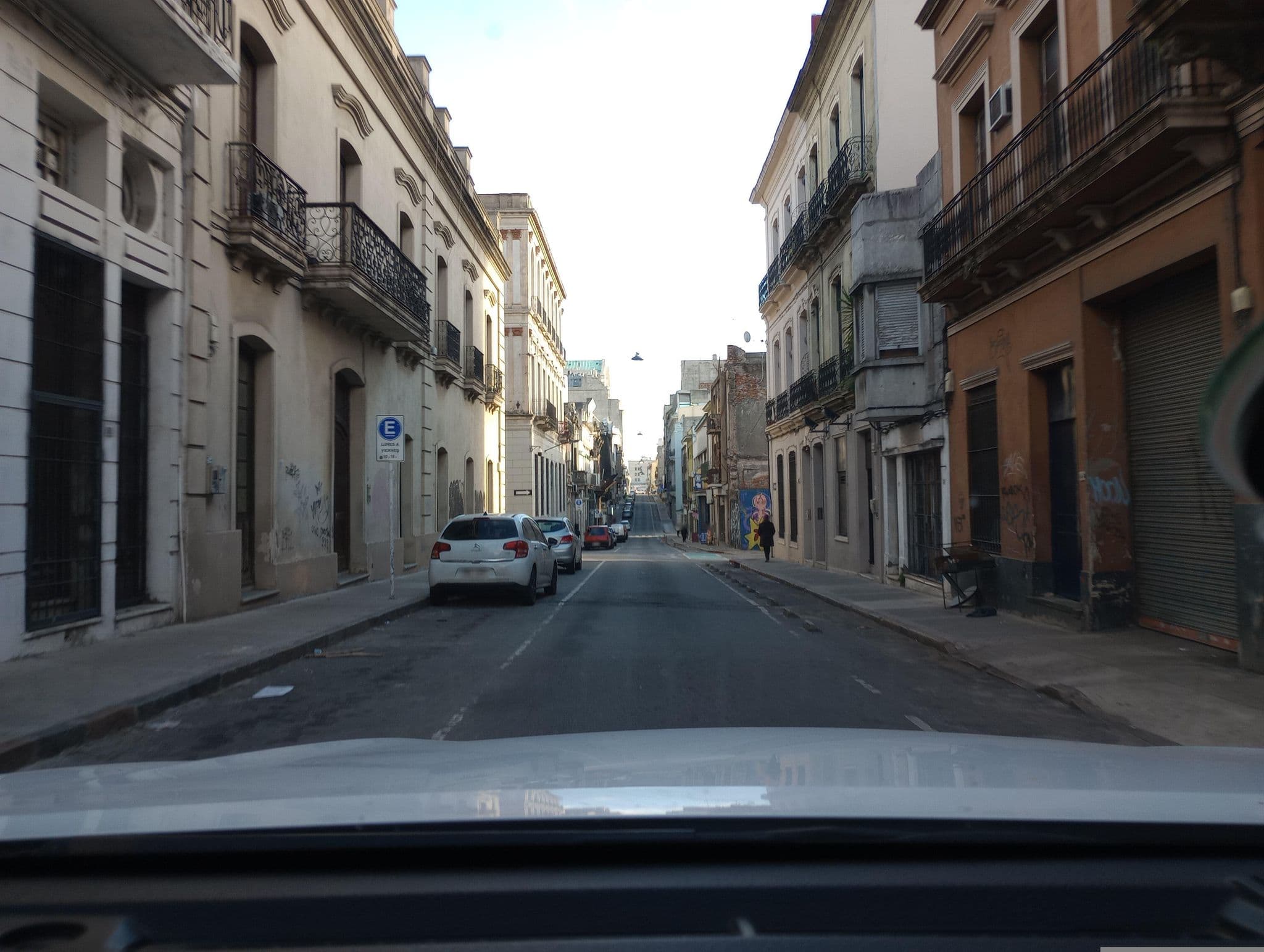 Street view near Montevideo Chic Hostel, Montevideo — © viniv (CC BY-SA · Mapillary)