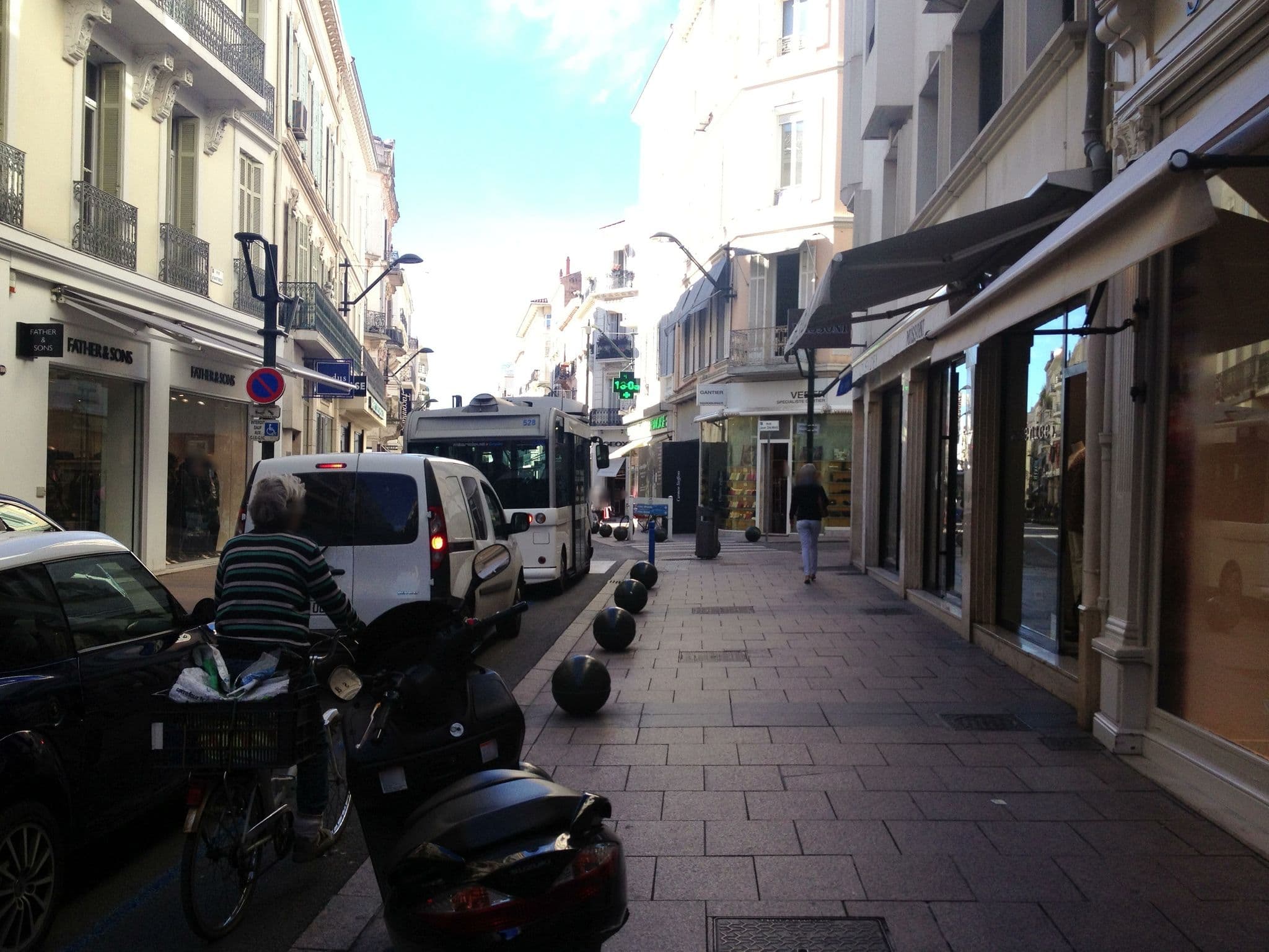 Street view near Hotel Athenée, Cannes — © jesolem (CC BY-SA · Mapillary)