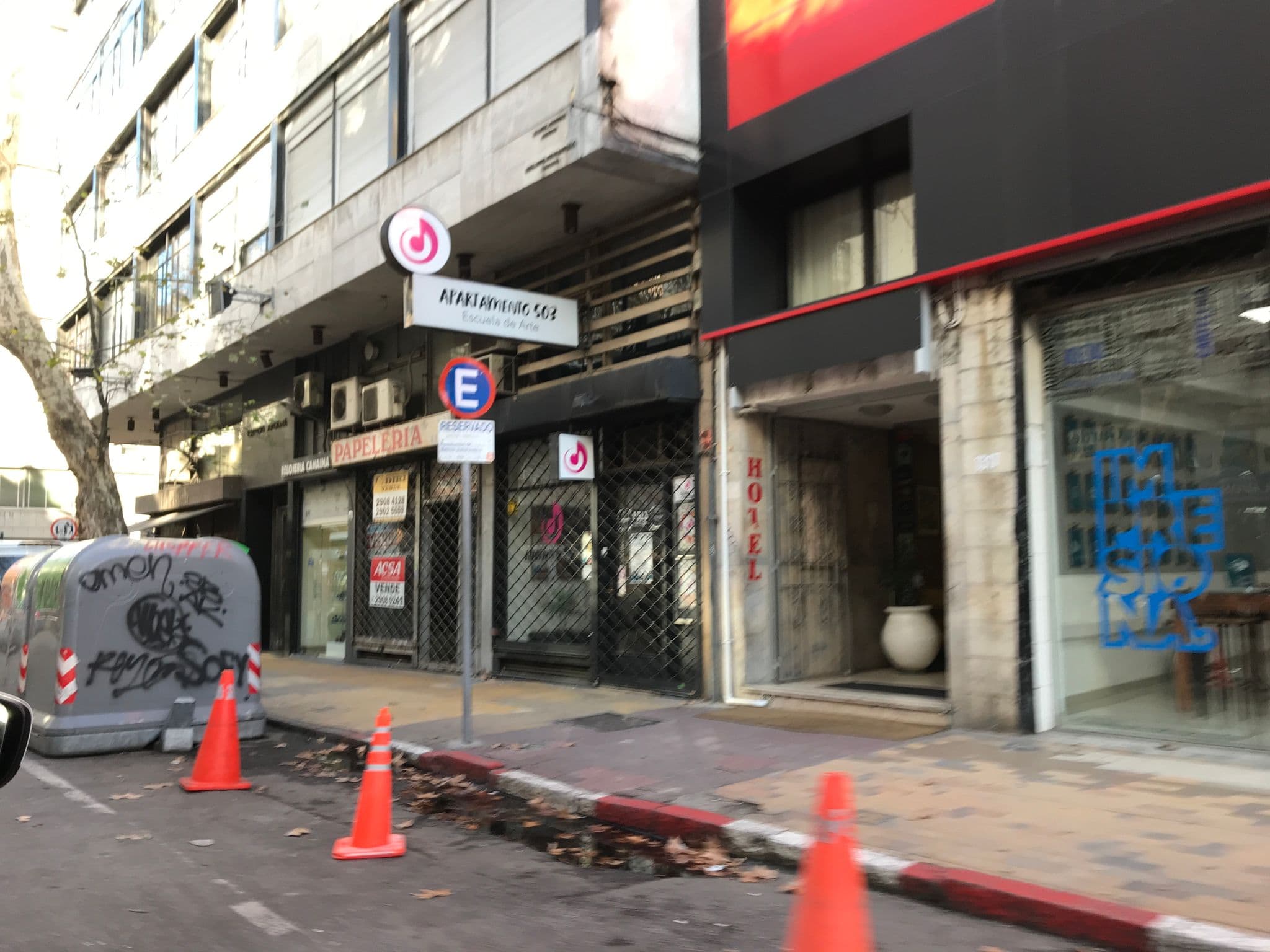 Street view near Hotel Hispanio, Montevideo — © ejegg (CC BY-SA · Mapillary)