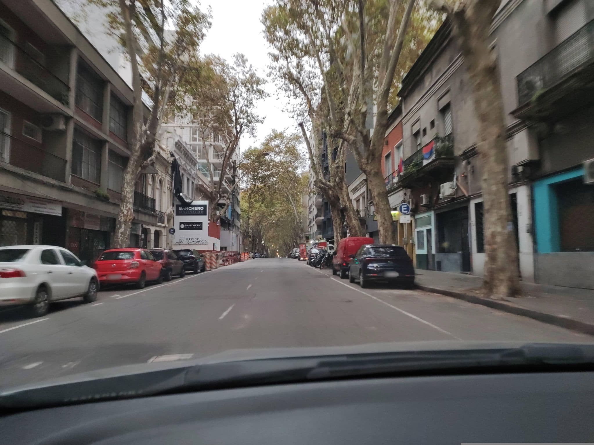 Street view near Hospedaje Del Este, Montevideo — © sirgabouy (CC BY-SA · Mapillary)
