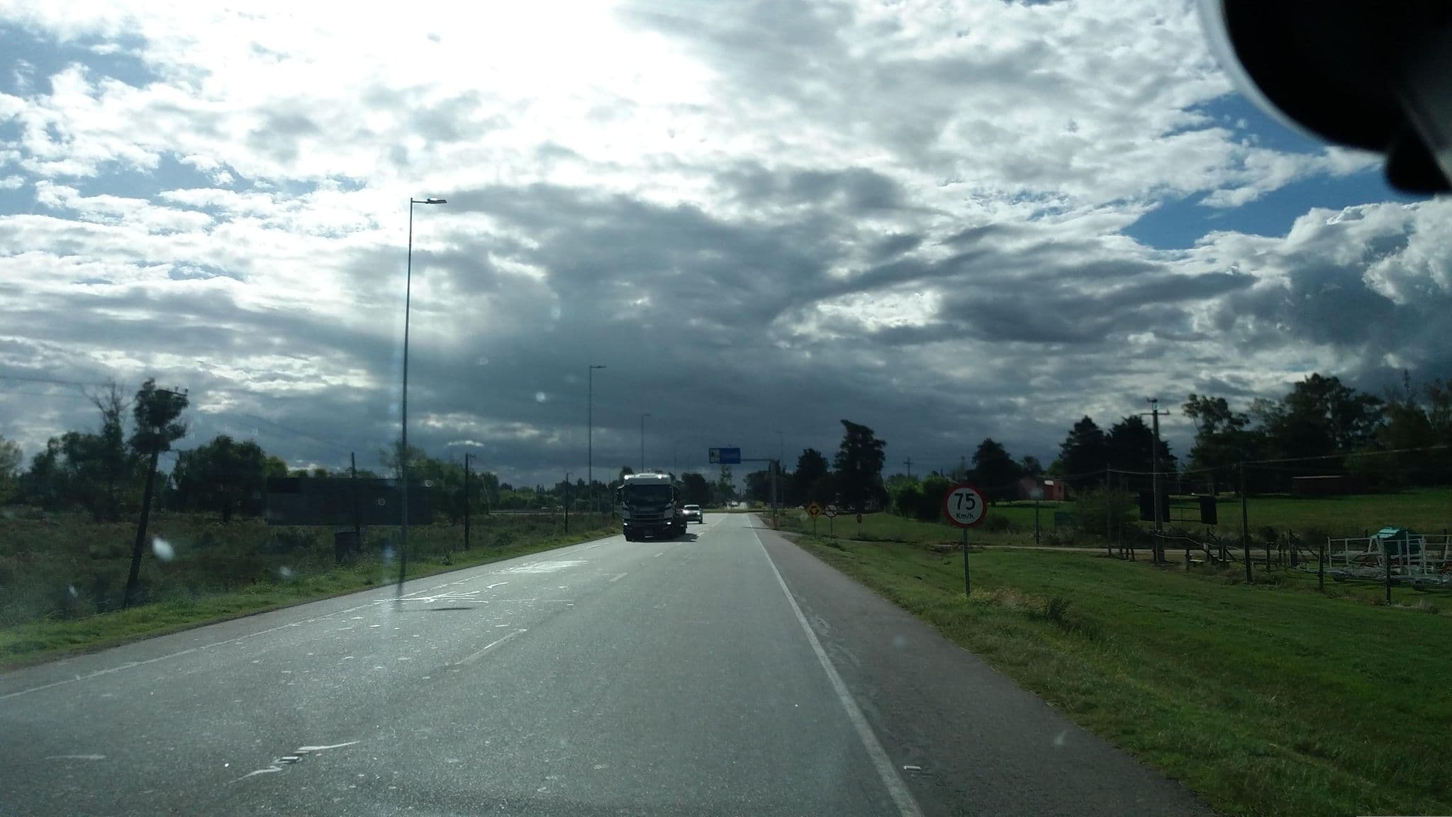Street view near 荣归故里, Young — © andrcondon (CC BY-SA · Mapillary)