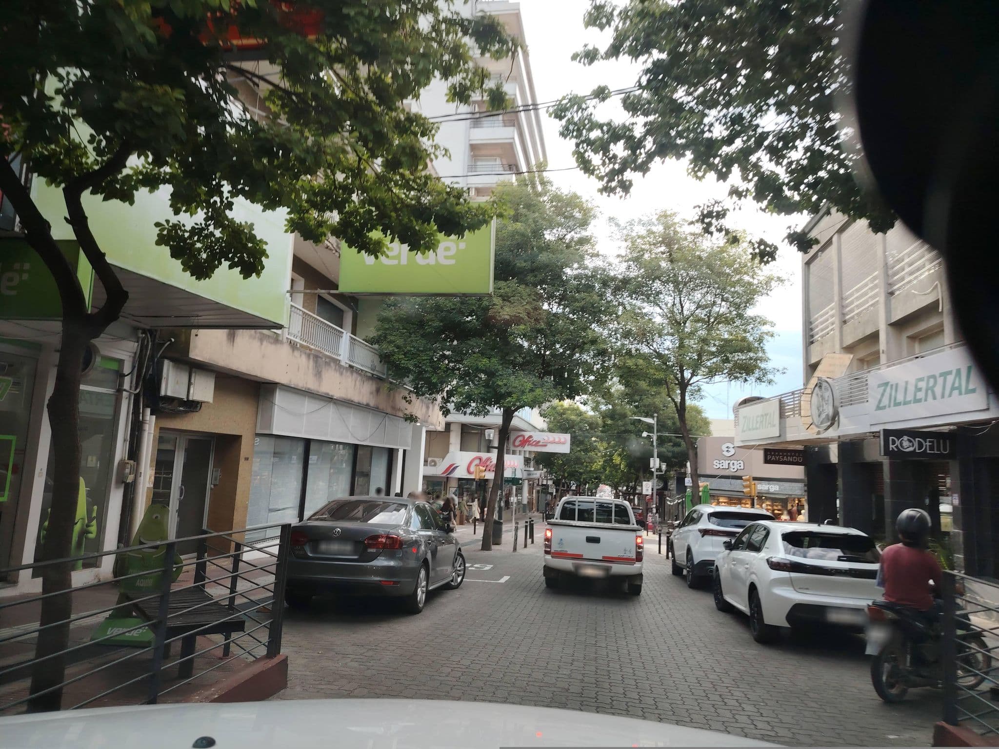 Street view near Gran Hotel Paysandú, Paysandú — © andrcondon (CC BY-SA · Mapillary)