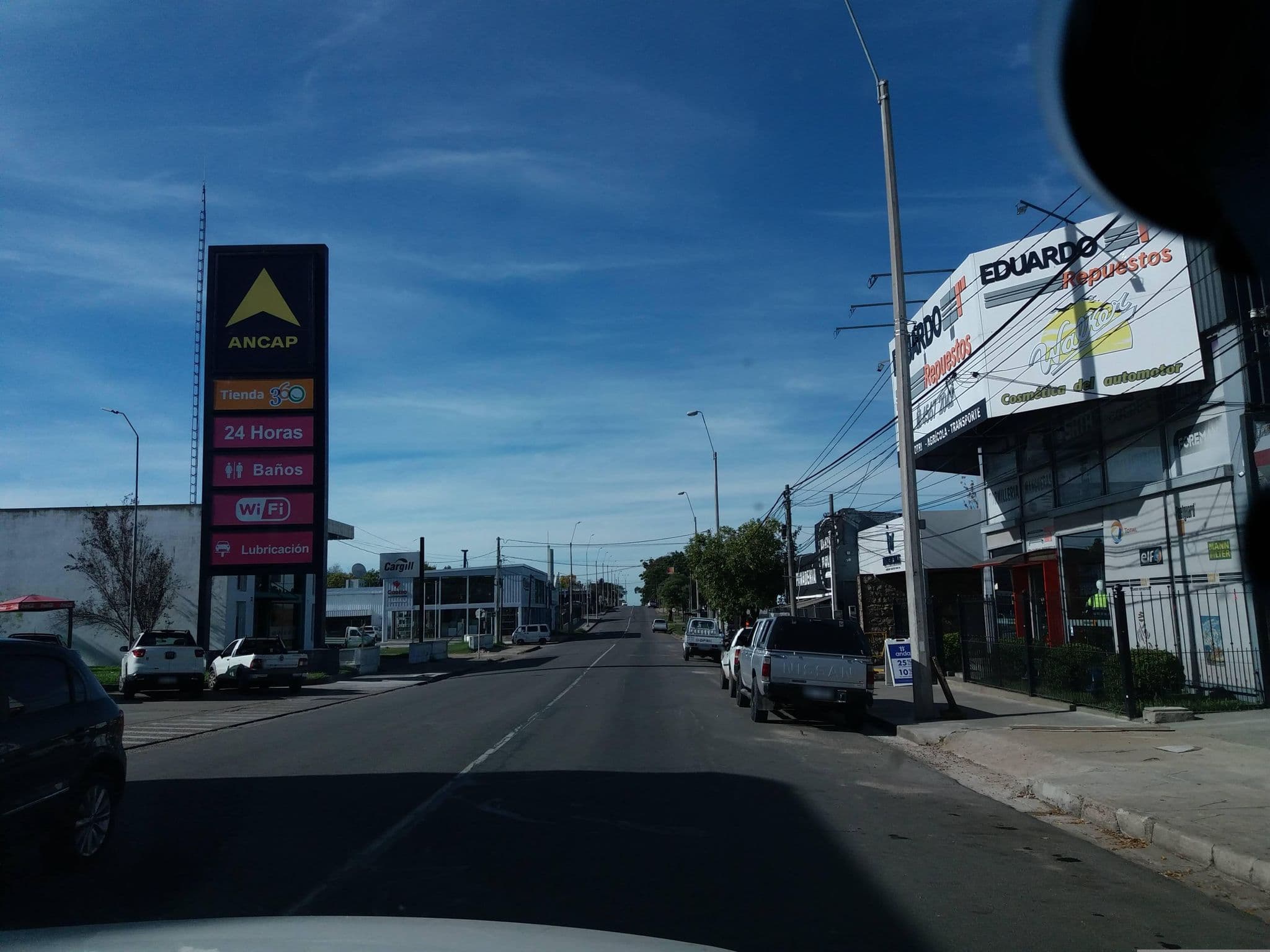 Street view near Hotel Martínez, Young — © andrcondon (CC BY-SA · Mapillary)