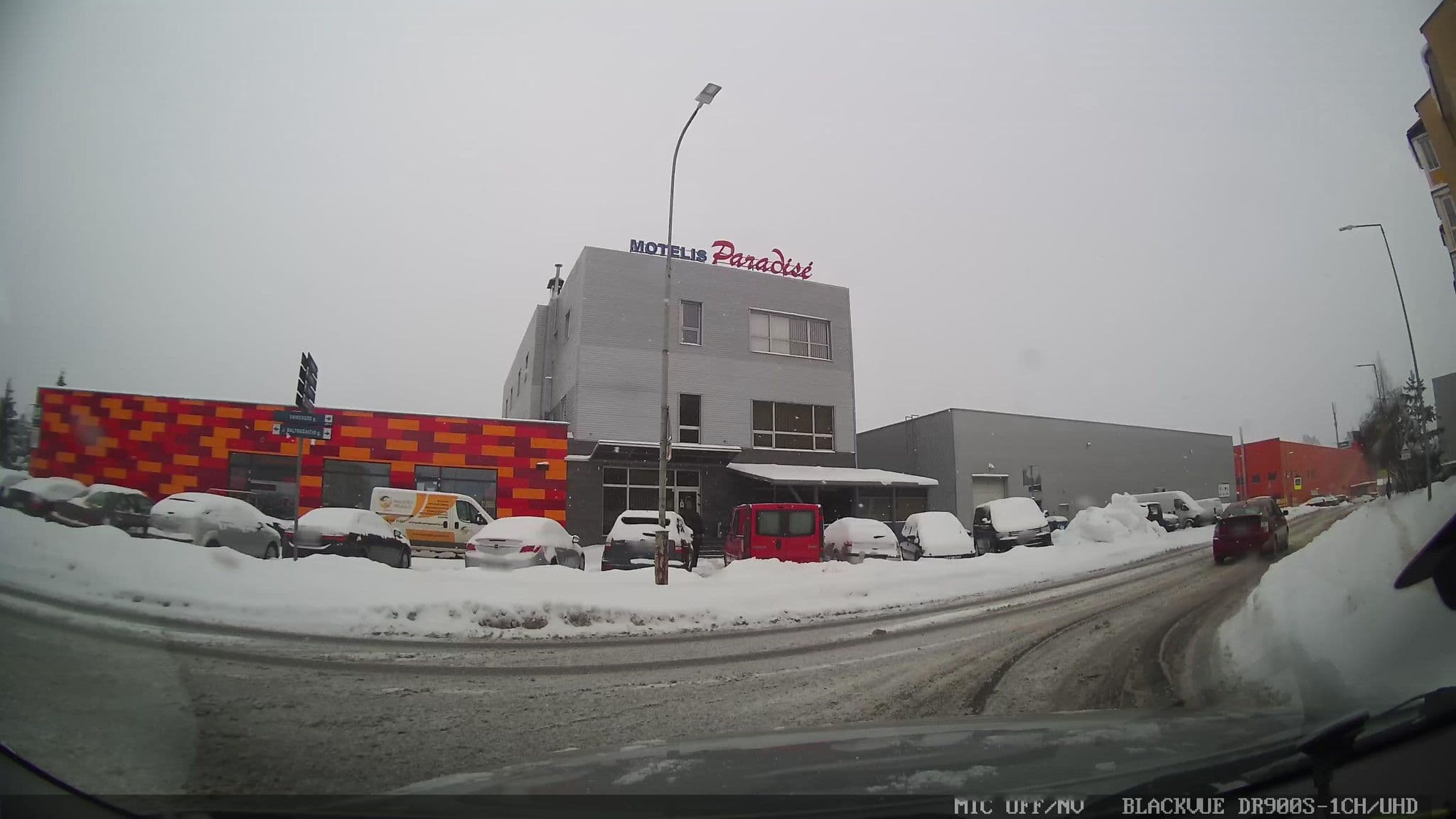 Street view near Paradisė, Fabijoniškės — © grobin (CC BY-SA · Mapillary)