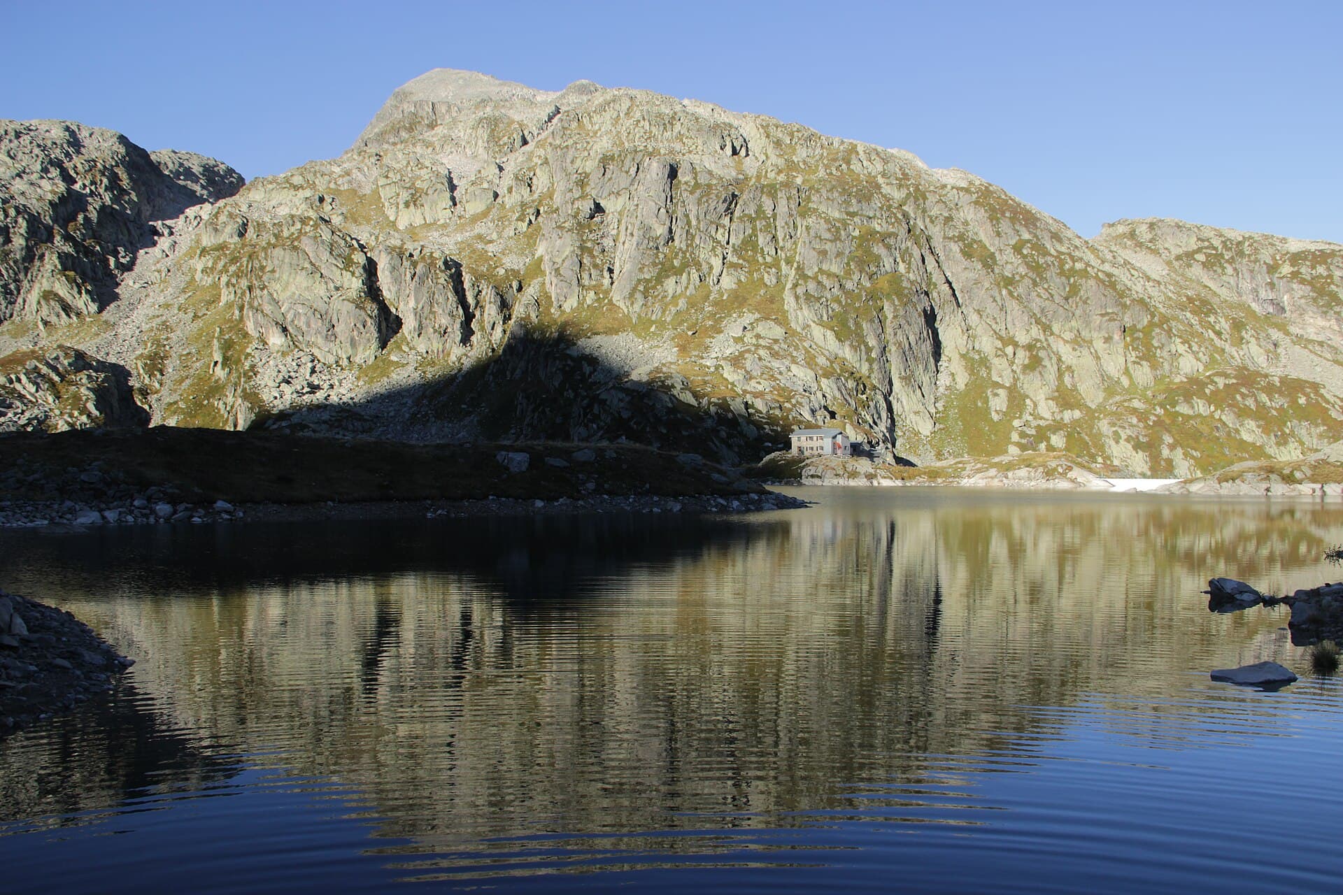 Refuge des 7 Laux (via Wikimedia Commons, CC BY-SA 3.0)