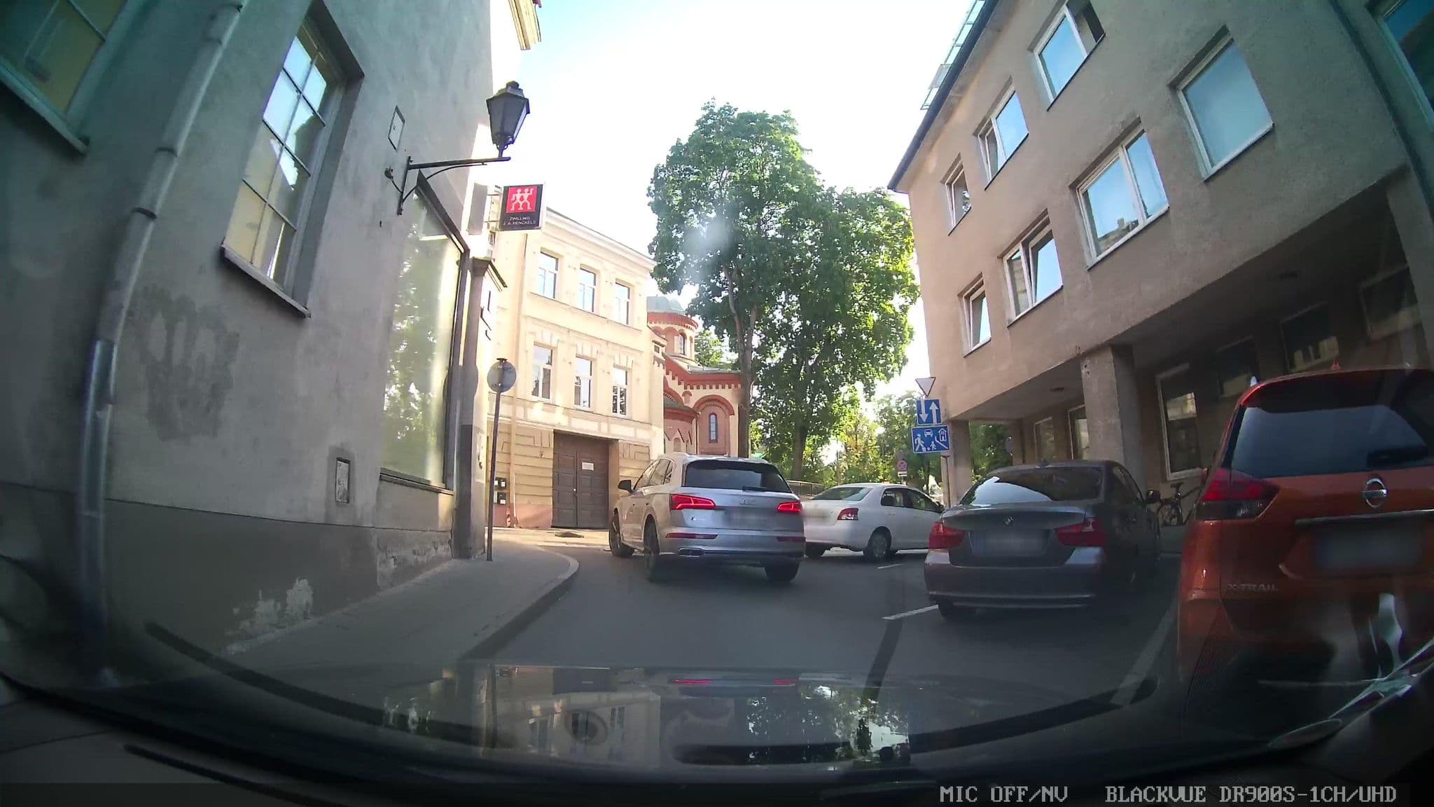 Street view near Arts Academy Hostel, Vilnius — © grobin (CC BY-SA · Mapillary)