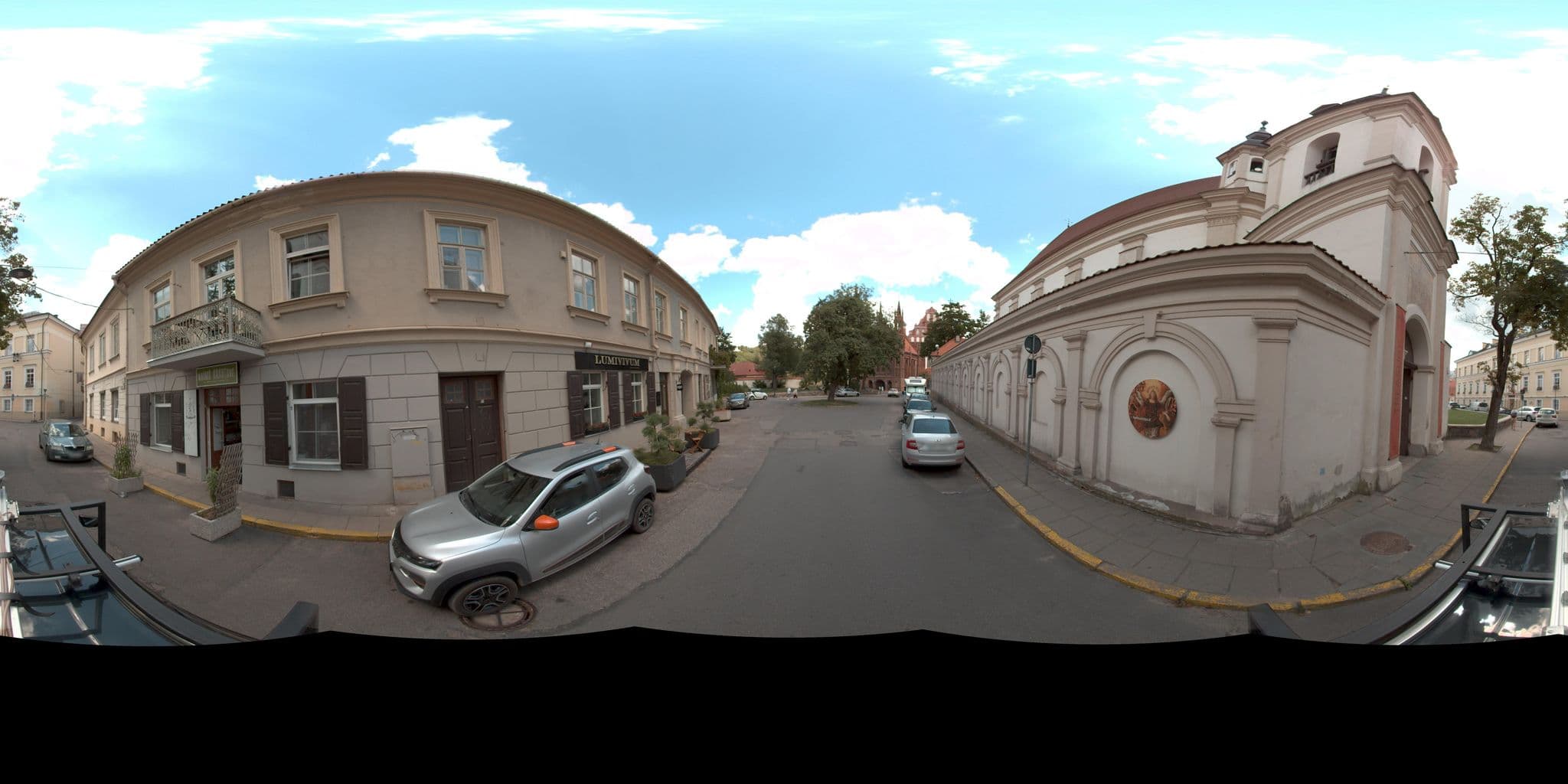 Street view near Red Roof Apartments, Vilnius — © vms (CC BY-SA · Mapillary)