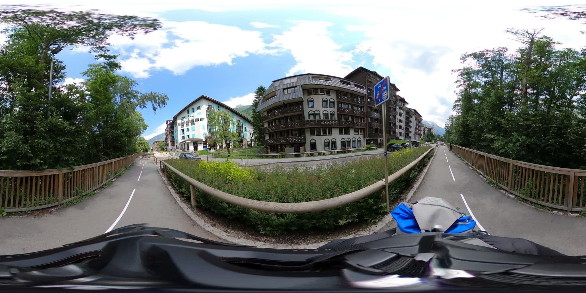 Street view near Résidence La Rivière, Chamonix-Mont-Blanc — © ordinatous (CC BY-SA · Mapillary)