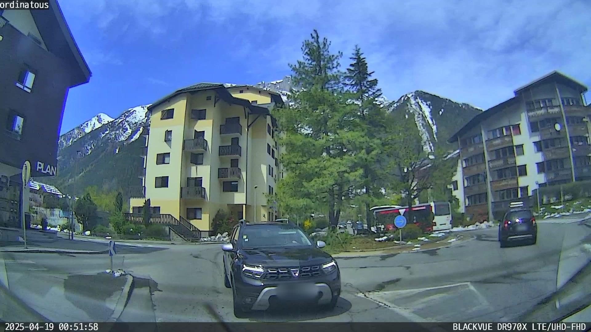 Street view near Chamois Blanc, Chamonix-Mont-Blanc — © ordinatous (CC BY-SA · Mapillary)