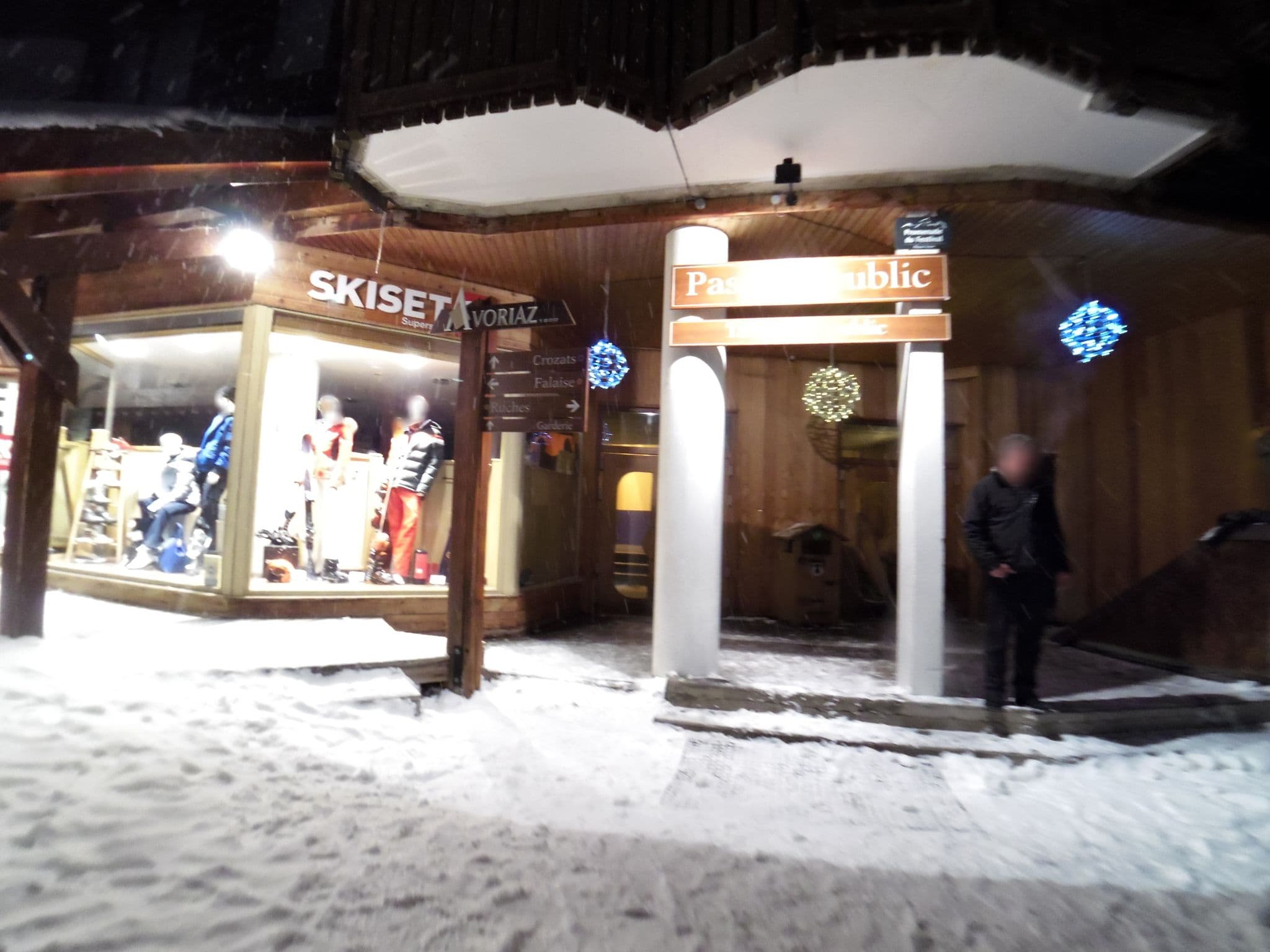 Street view near Les Fontaines Blanches, Morzine